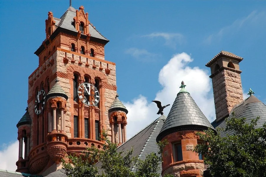 Waxahachie: Historic Beauty for Romantic Wedding Days