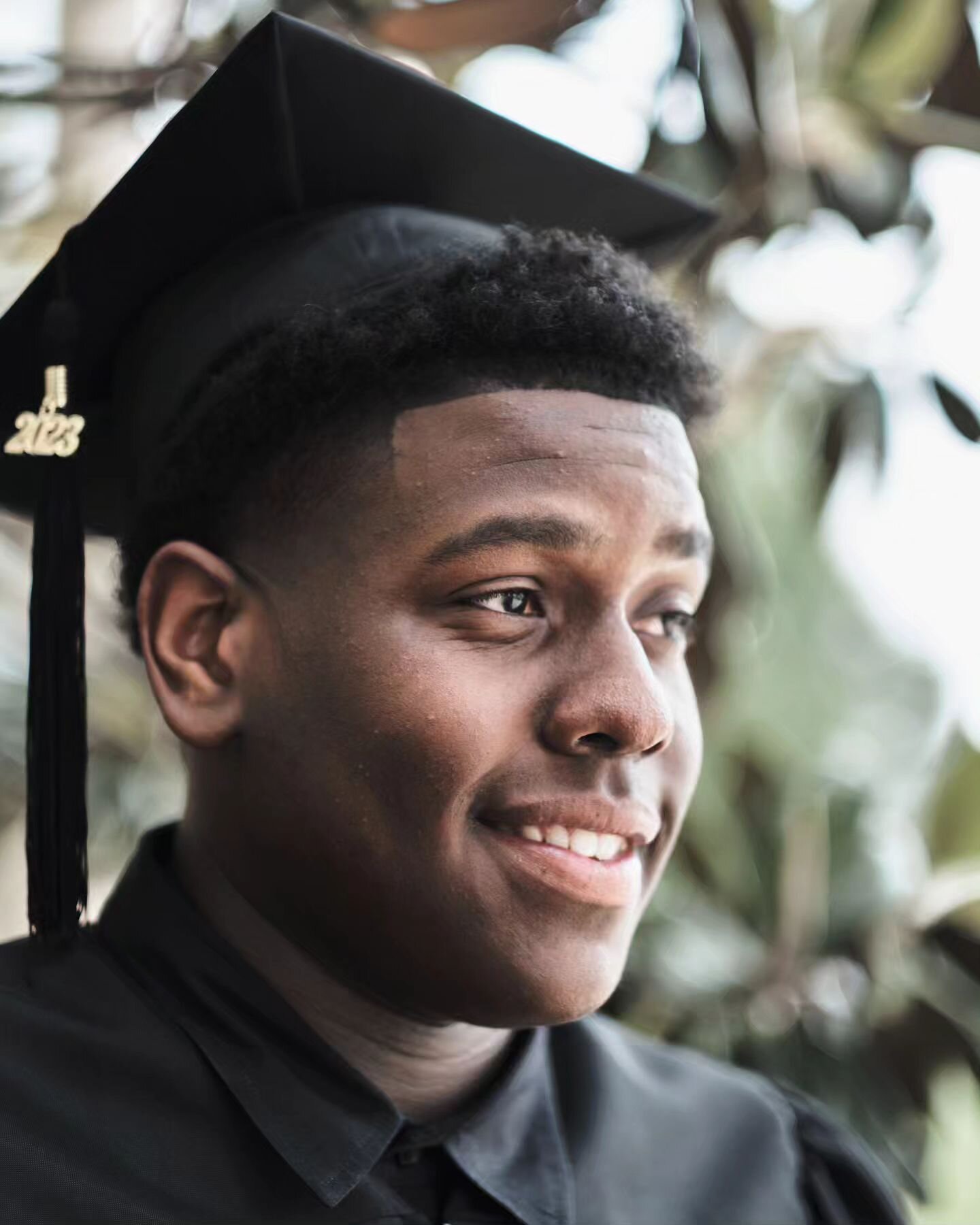 More from the class of 2023! 
You guys are fantastic!!! 

The weather was hot this day,  but this senior was cool for his session. 😎 Congrats, JR! I know your family is so proud of you!
.
.
.
.
.
#christinacooperphotos #graduation #graduate
#fujifil