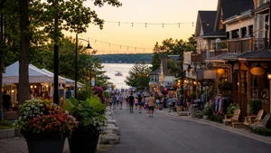 August Events Across Lake Country: Boat Shows, Barge Concerts &amp; Summer Festivals