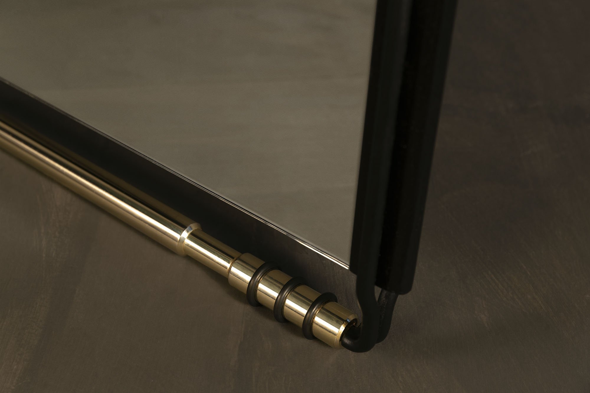 ANDEAN_PERFIDIACOLLECTION_PERFIDIA01FLOORMIRROR_LIFESTYLE_04_CHRISFALCONY.jpg