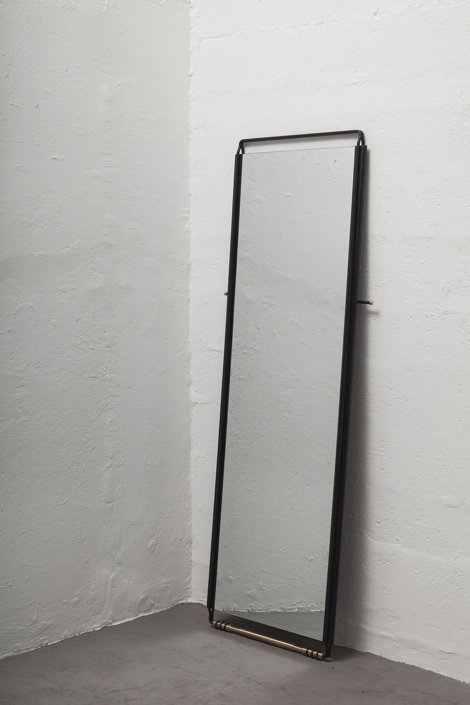 ANDEAN_PERFIDIACOLLECTION_PERFIDIA01FLOORMIRROR_CUTOUT_02_CHRISFALCONY.jpg