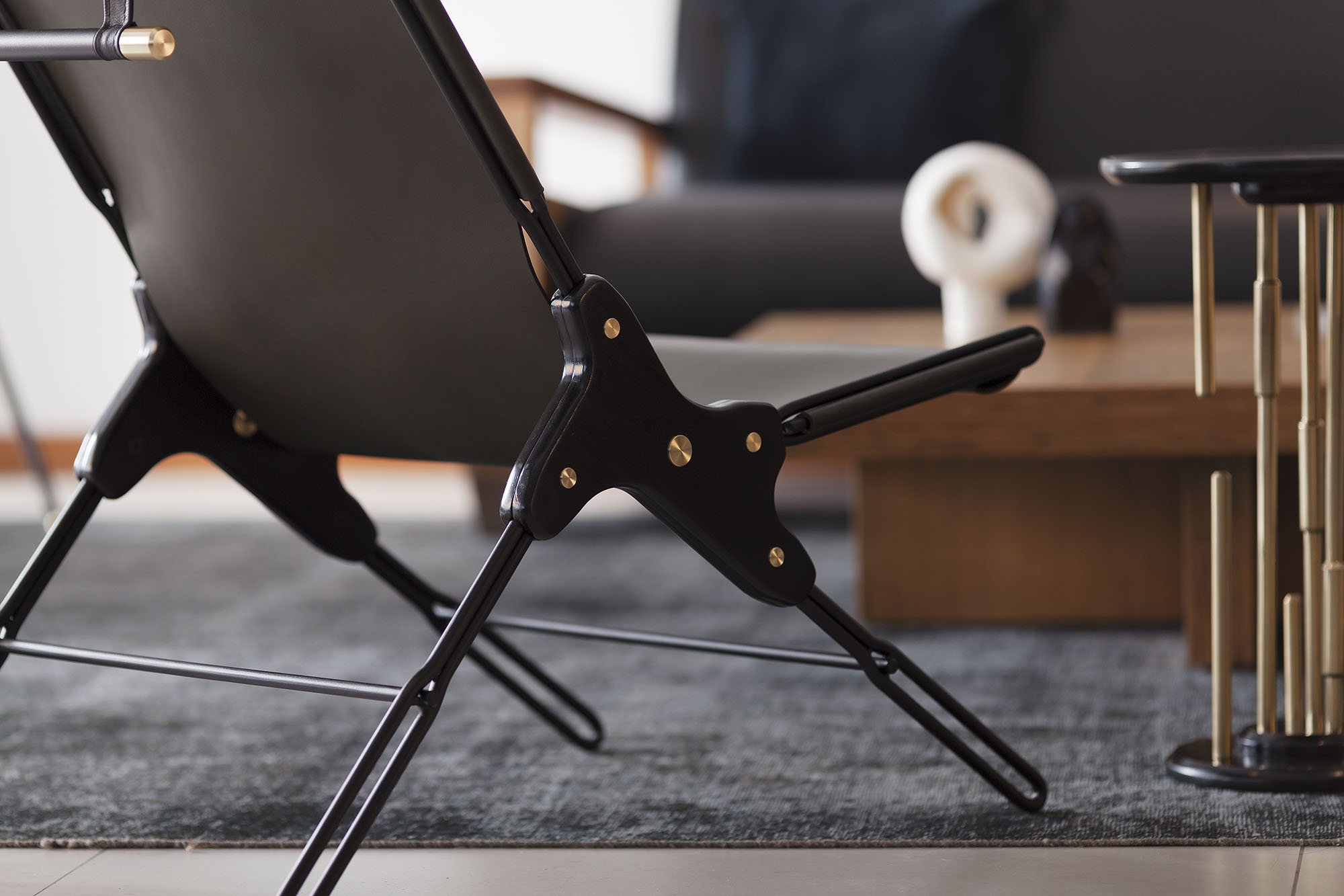 PERFIDIA_01 Olivo Thick Leather Sling Lounge Chair in Black Steel - ANDEAN