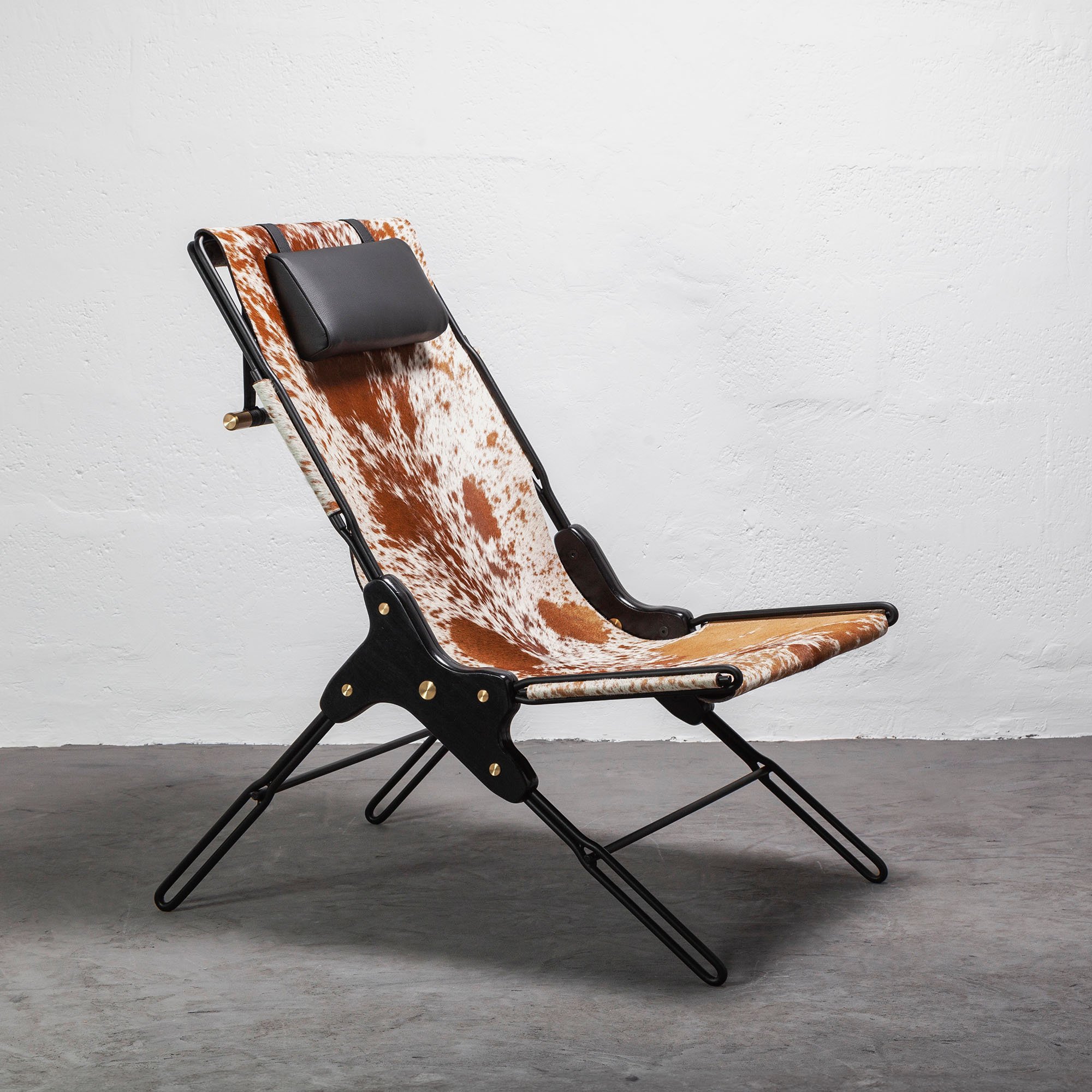 PERFIDIA_01 Pony Hair Leather Sling Lounge Chair in Black Steel - ANDEAN