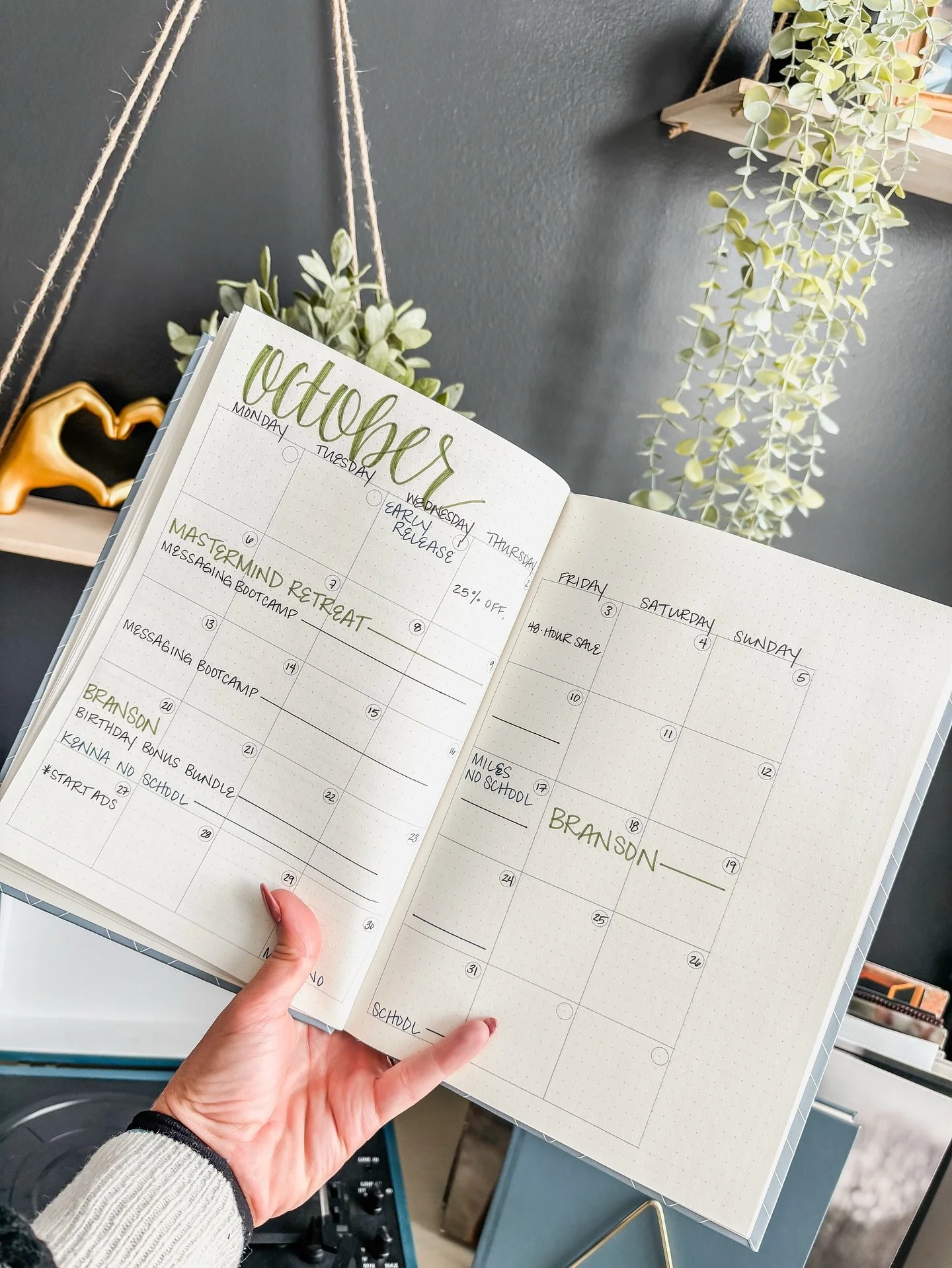 is there anything better than opening up a new page to a new month in your planner?!

ok, maybe it's just me...

there's just something about a crisp, clean page that I haven't scribbled all over yet.

it's a sign of new beginnings + new opportunitie