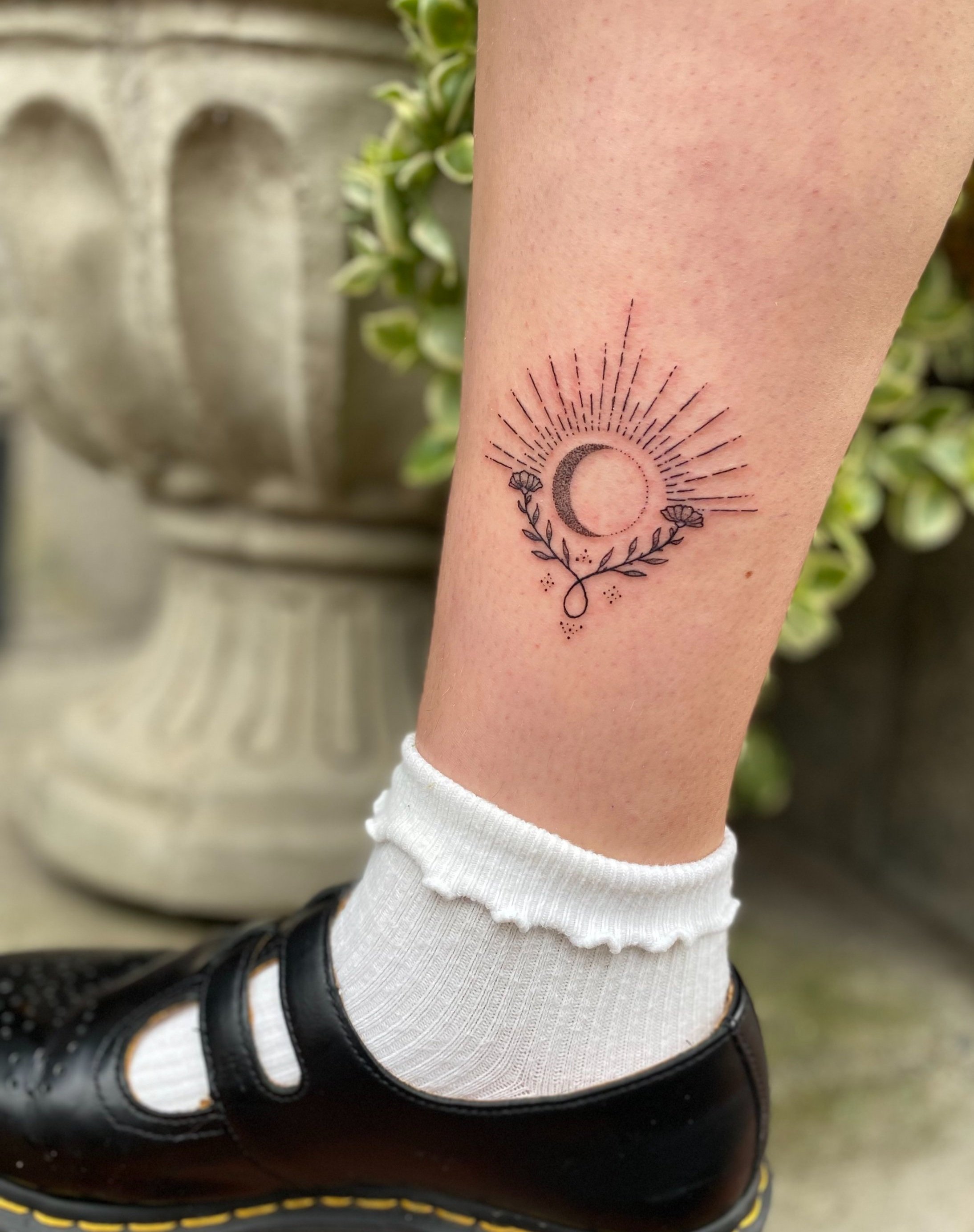 18 Minimalist Ankle Tattoo Ideas You Will Fall in Love With - Features -