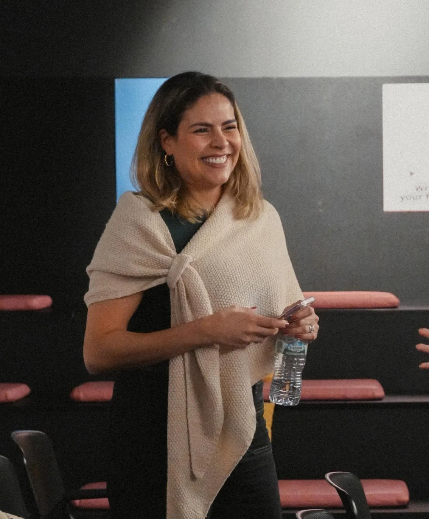 Non devi avere capito tutto o avere tutto sotto controllo per far parte della community! Se stai cercando amici, incoraggiamento o un posto dove semplicemente riposare e adorare, ci piacerebbe connetterci con te! Qui, la tua presenza fa la differenza