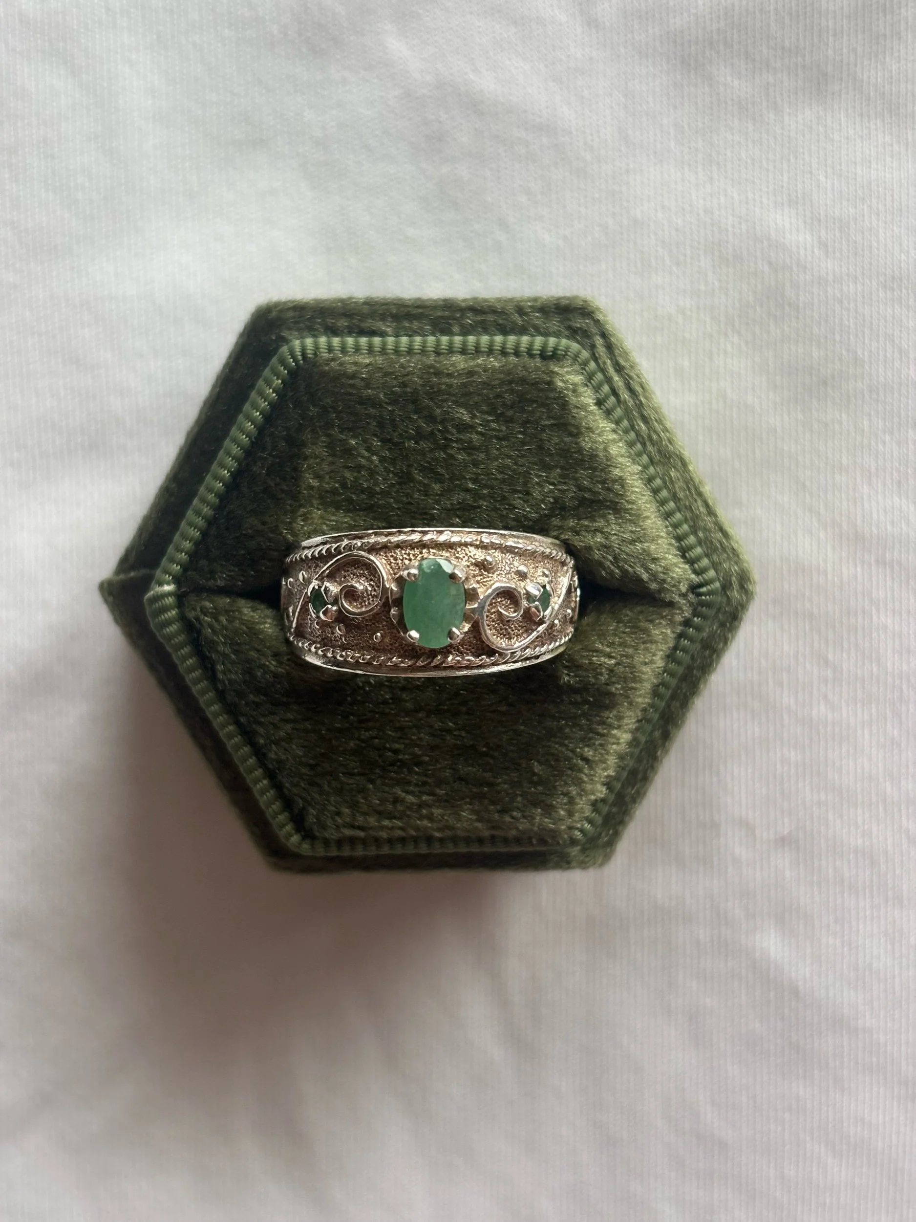VINTAGE GREEN RING