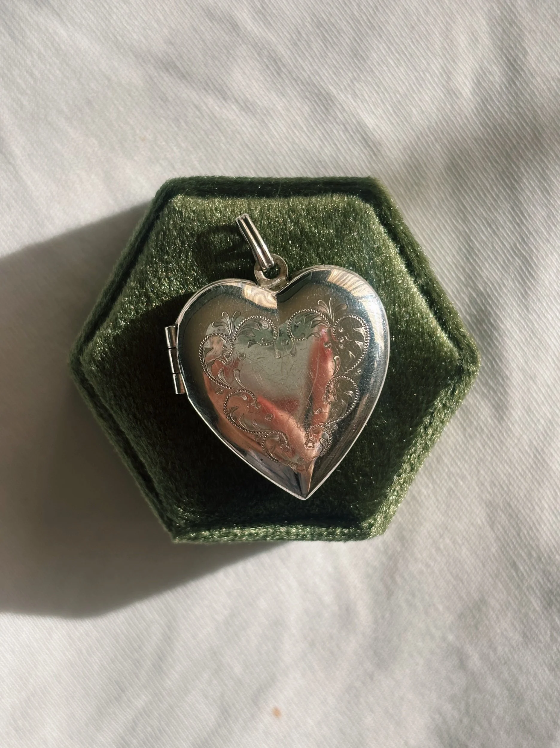 VINTAGE HEART LOCKET