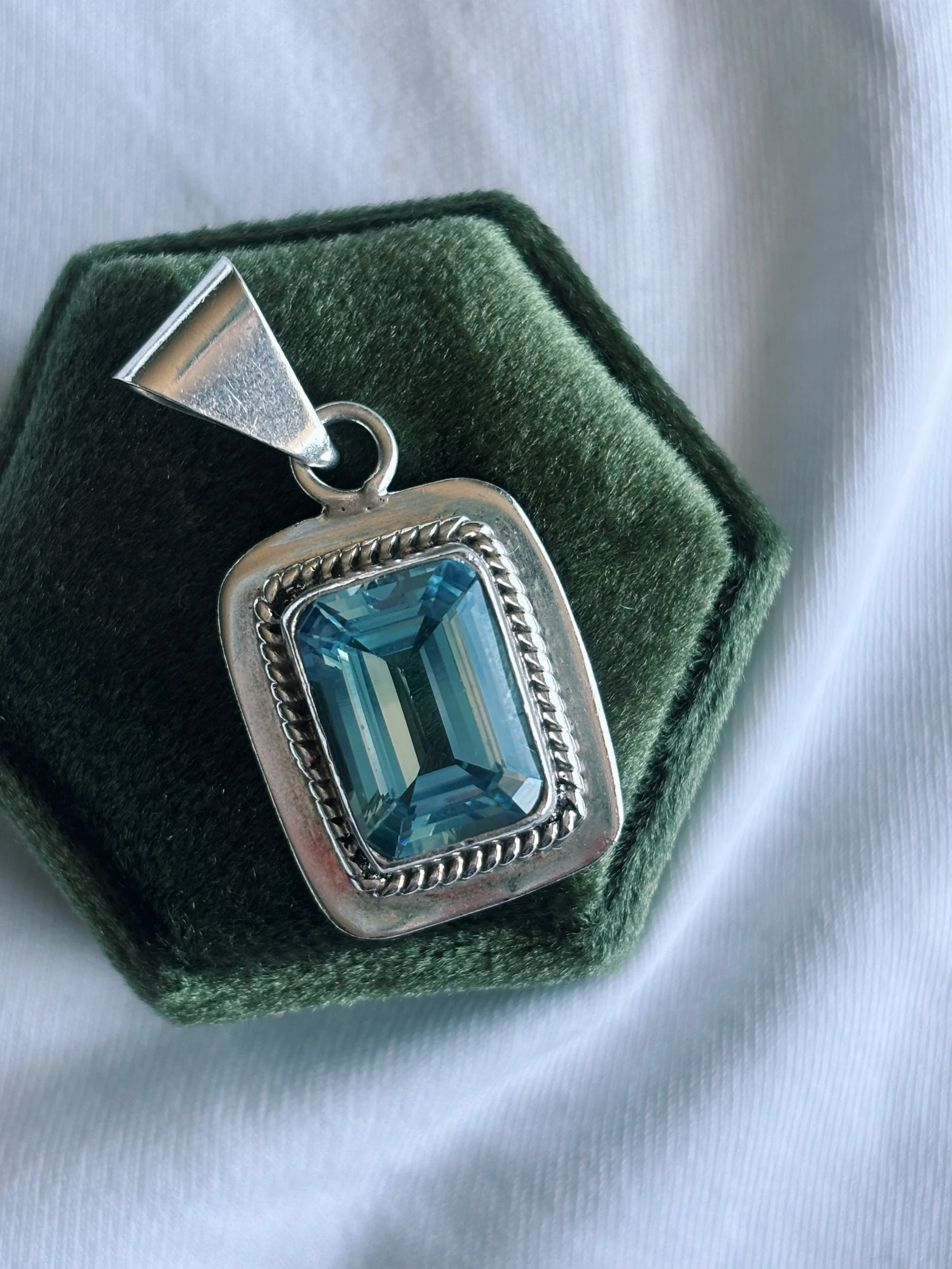 VINTAGE BLUE PENDANT