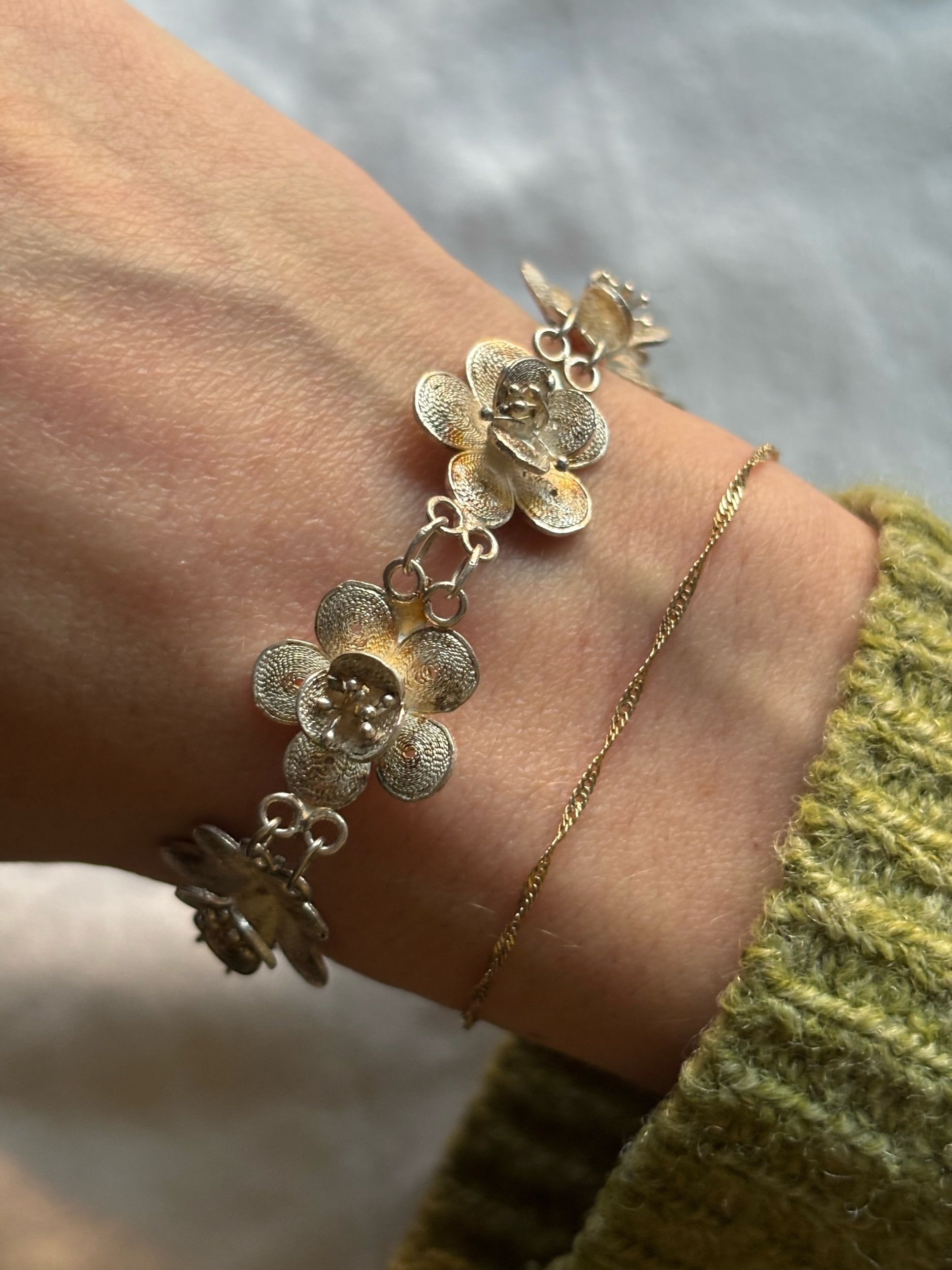 VINTAGE FILIGREE FLOWER BRACELET