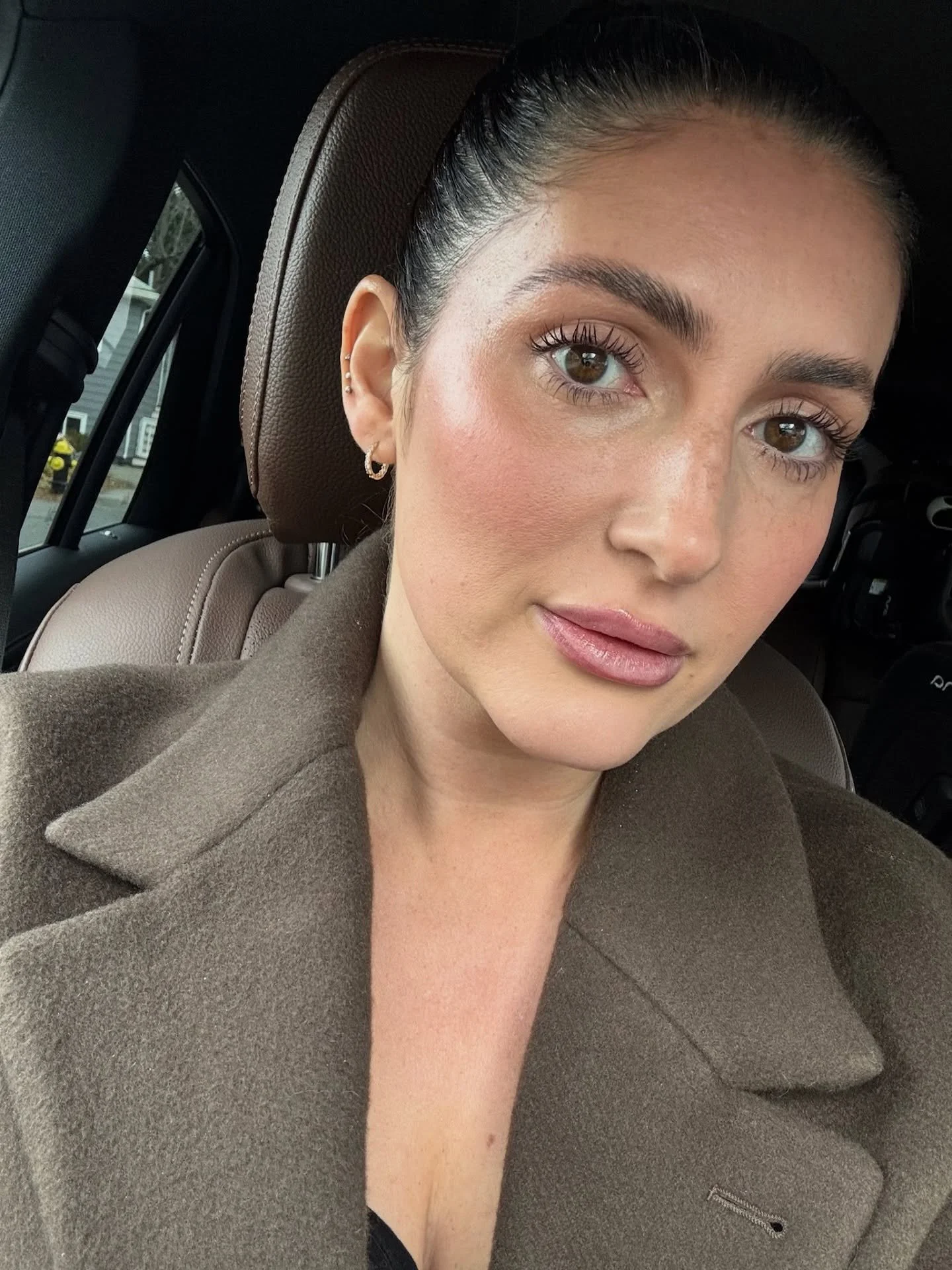 Been switching up some products lately and loving this combination for my everyday makeup look 🩷 All products linked in my ShopMy in my bio and on my stories!

@jonesroadbeauty tinted moisturizer
@jonesroadbeauty gel bronzer
@rhode pocket blush in s