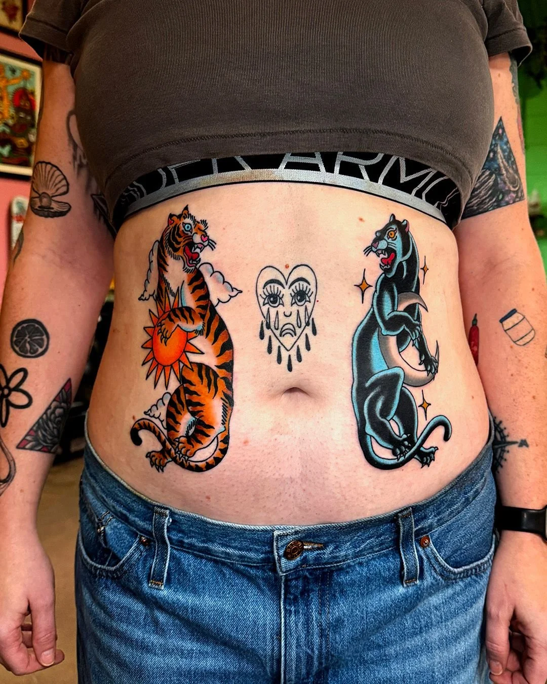 Belly Cats for a sweet human. She brought me a rough idea, and I'm excited to see the end result. I would love to work on more pieces like this. Bring me your rough ideas and let me play. Hecho con mucho amor en @luckyrosedenver Love Ya'll
#bipoctatt