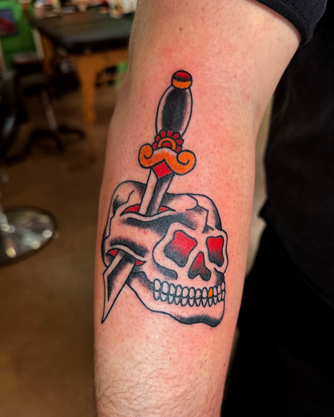 A skull piece from my flash. Flash is mostly all repeatable and available at any time. Reach out if you&rsquo;d like to book or just drop by the shop! I can work within your budget. Hecho con mucho amor en @luckyrosedenver Love Ya&rsquo;ll