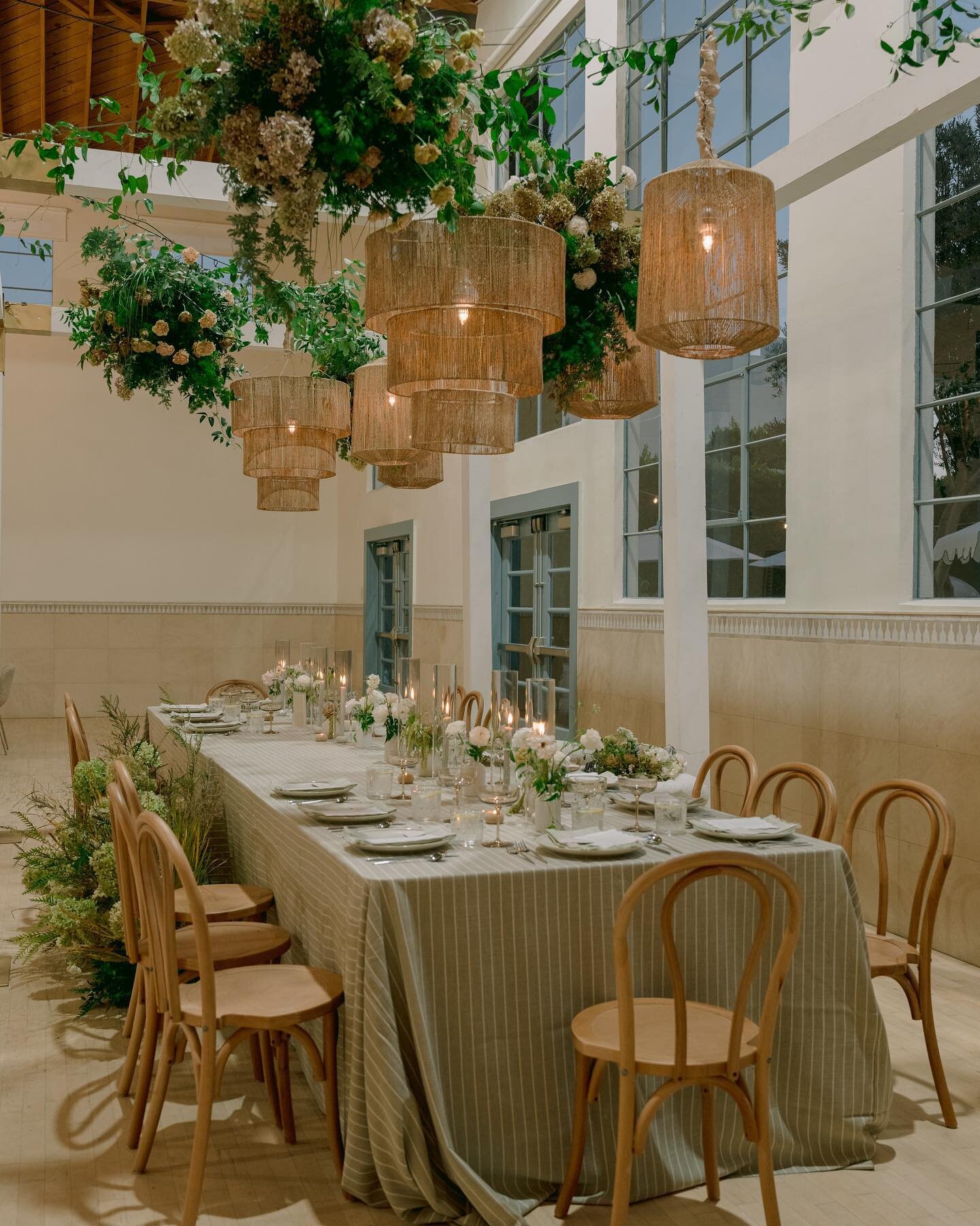 When the head table vibes are immaculate 😍 

Planning + Design: @fetelledesigns
Florals: @sweetfloraldreams
Photography + Videography: @theauthenticstorytellers
Venue: @grandgimeno 
Catering + Bar: @jayscatering
Content Creator: @cupidcontentco
Rent