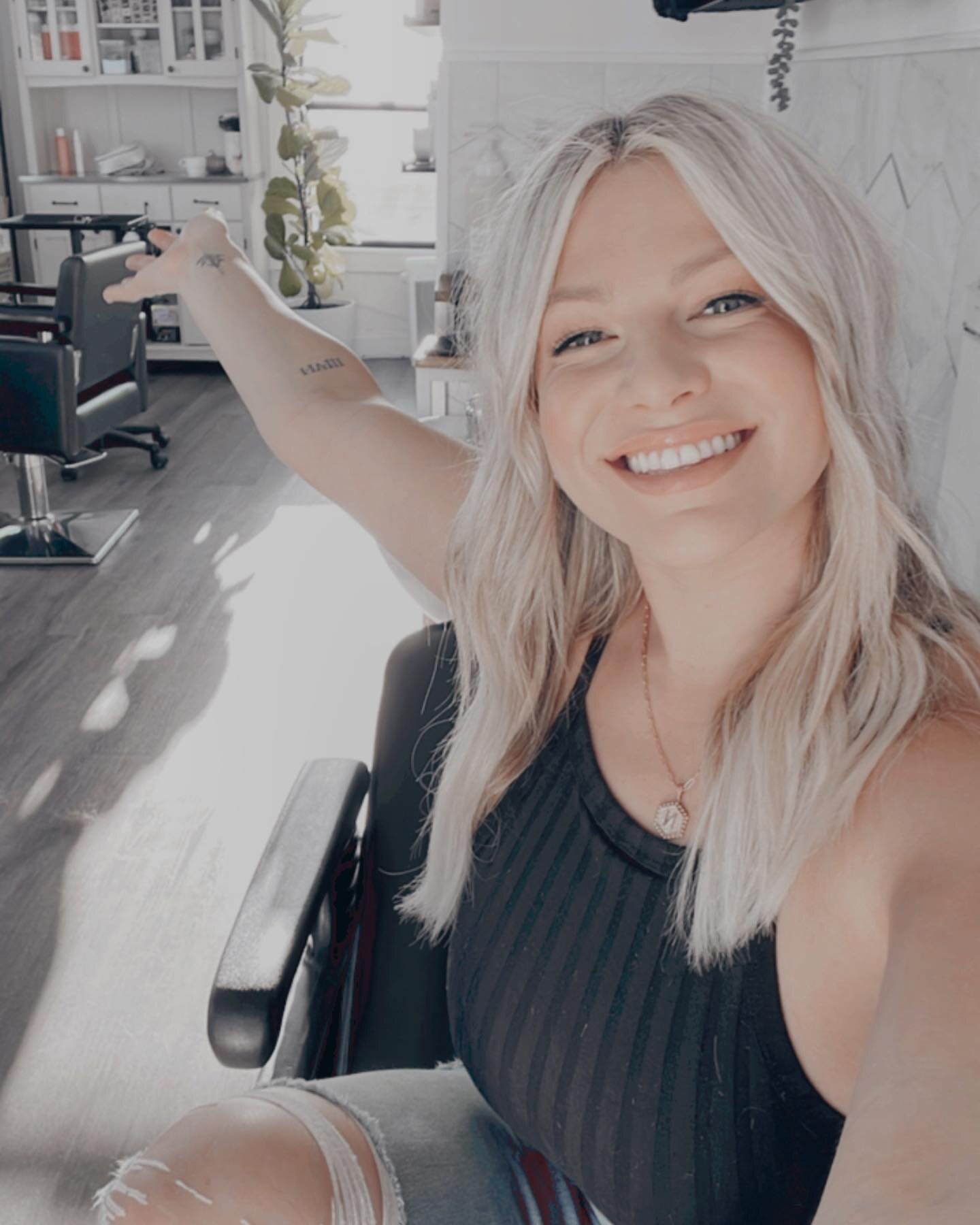 Welcome to my hair page! My name is Nina T&auml;hti. I&rsquo;ve been a hairstylist for nearly ten years specializing in blonding, balayage and custom colors. I currently own and operate a boutique salon in the heart of Downtown Lincoln! Take a look a