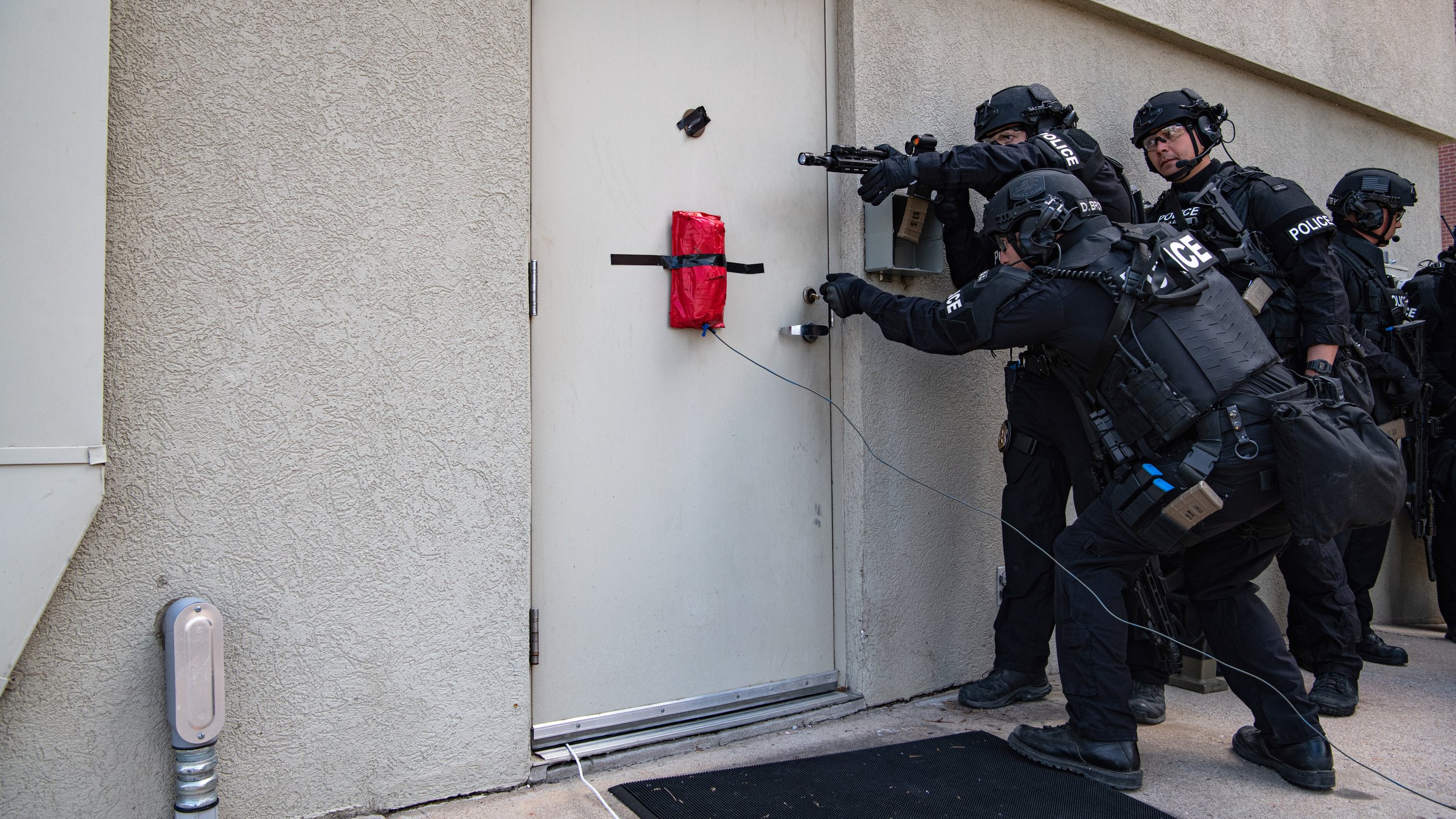 04-19-23_Garrett-Mogel_SWAT_Canvas-Bank-Training_12.jpg