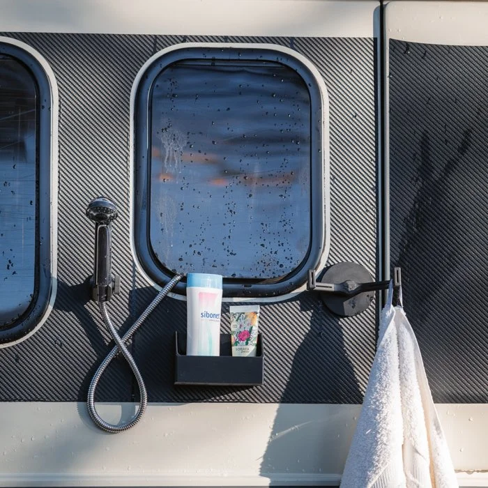 The complete magnetic accessories kit for your outdoor shower