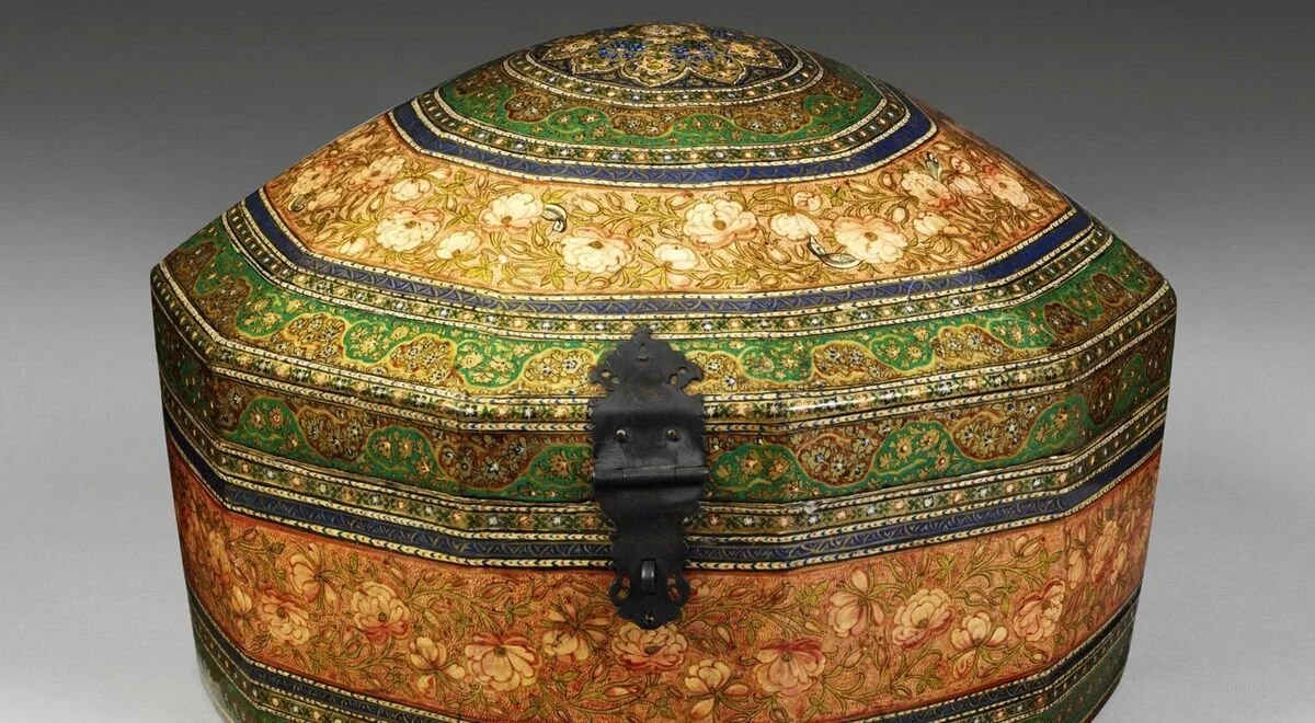 Kashmiri Naqashi: Painting Papier-Mâché pen pots