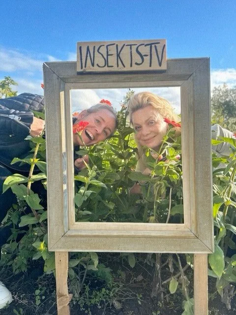 Sjunde stoppet p&aring; Den Stora Matresan ✨ 
Den h&auml;r g&aring;ngen m&ouml;ter vi passionen bakom Siljemyra Mathantverk (@siljemyra) p&aring; prunkande @rogrinnagard i Ragundadalen. 

H&auml;r skapar Maria prisbel&ouml;nt mathantverk i liten skal