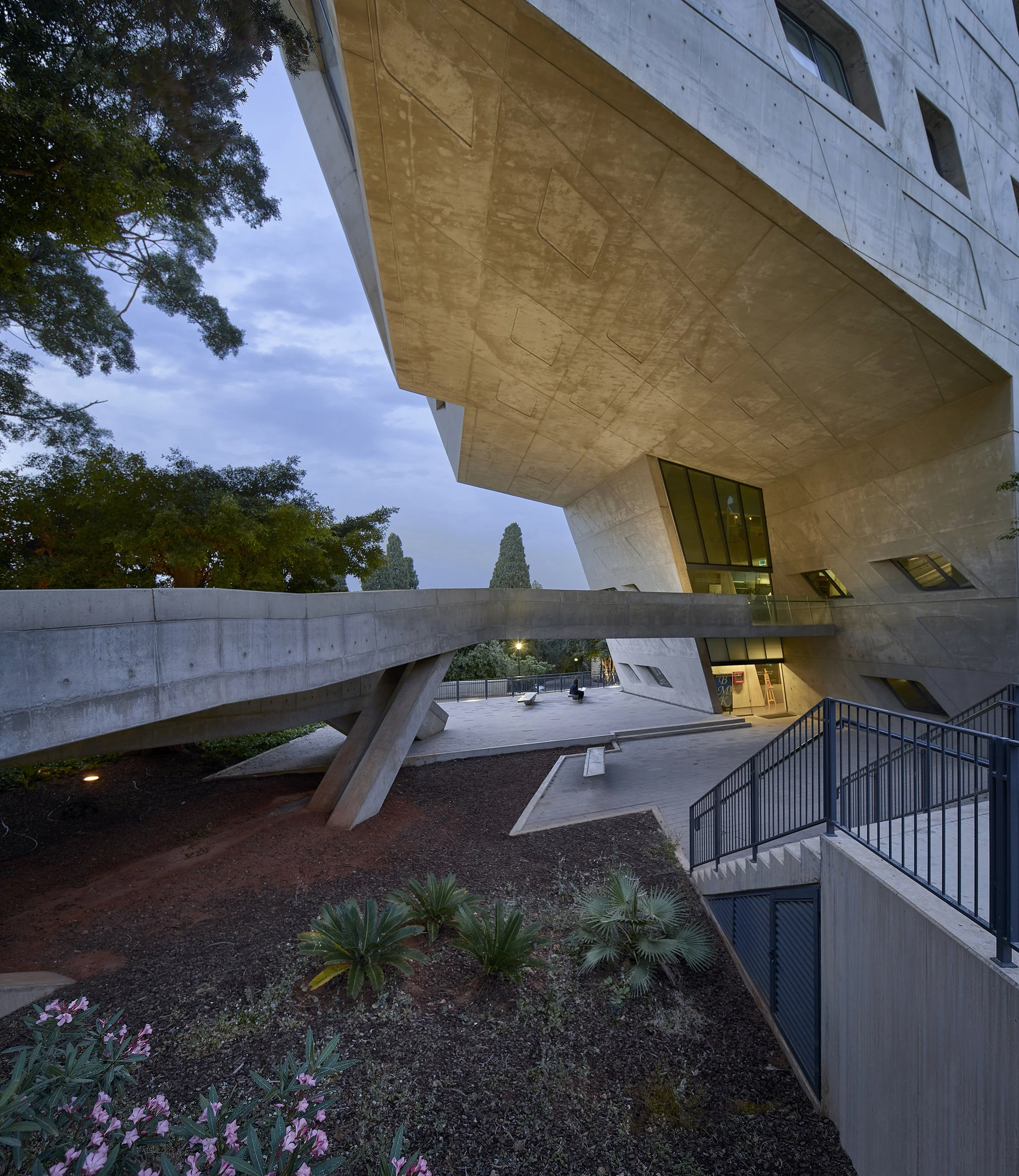 IssamFaresInstitute  (21).jpg