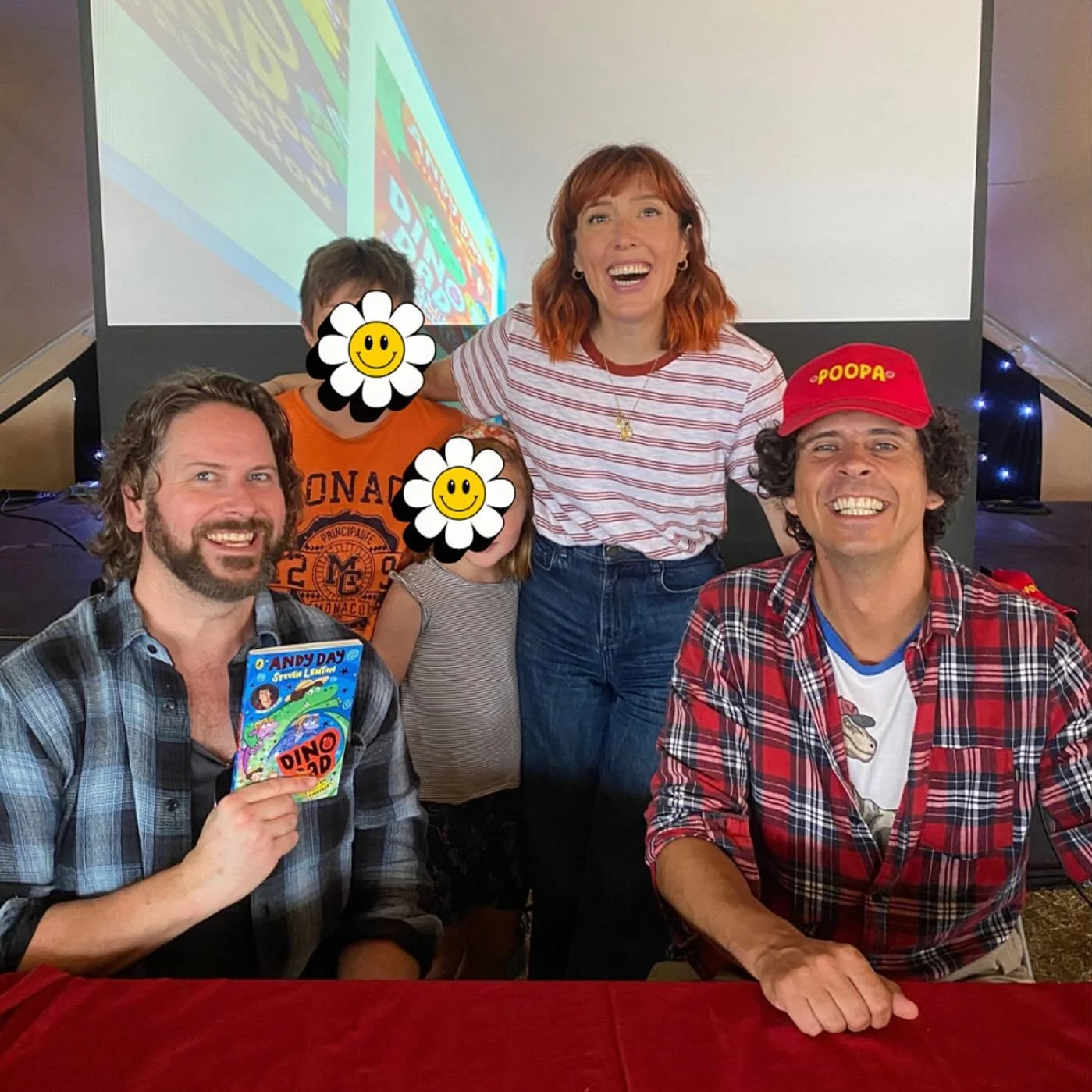 And the wildest dino-grin goes to&hellip;🥁🥁🥁 ?!! 😆 Brilliant to meet these two legends @andyday81 &amp; @steven_lenton - doing their amazing rap-tactic #dinodad 🦖 event at the @rodecomedyfestival - lots of LOLs had by all 😝  #kidlit 

@rodecome