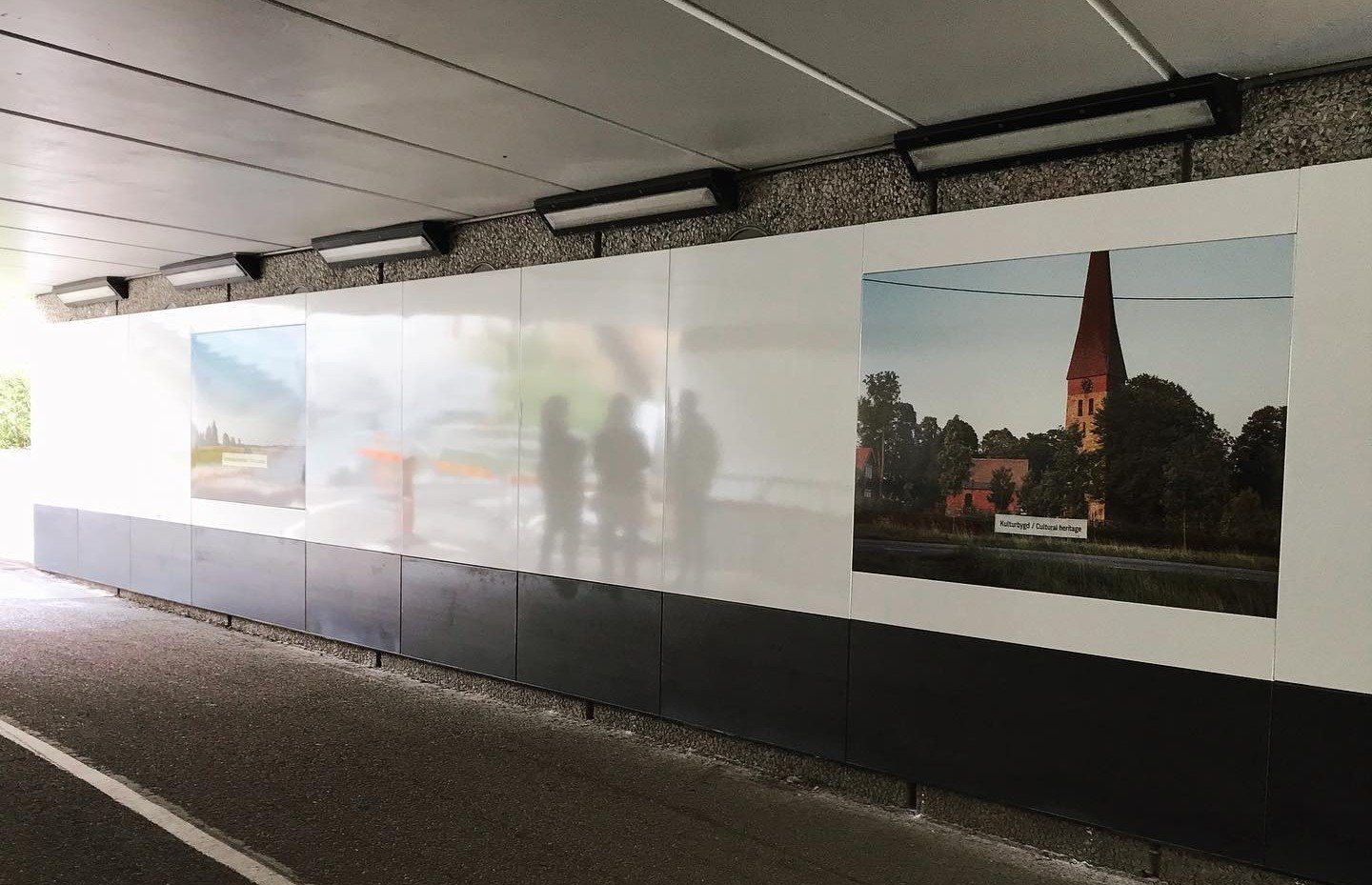 Emaljsystem med digitaltryck _Vykort från Gränby_ i Uppsala av My Lindh 2021.jpg