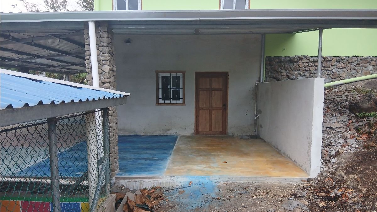 The guys continued working on projects around the mission. They finished concreting the activity center's "El Faro" front porch...