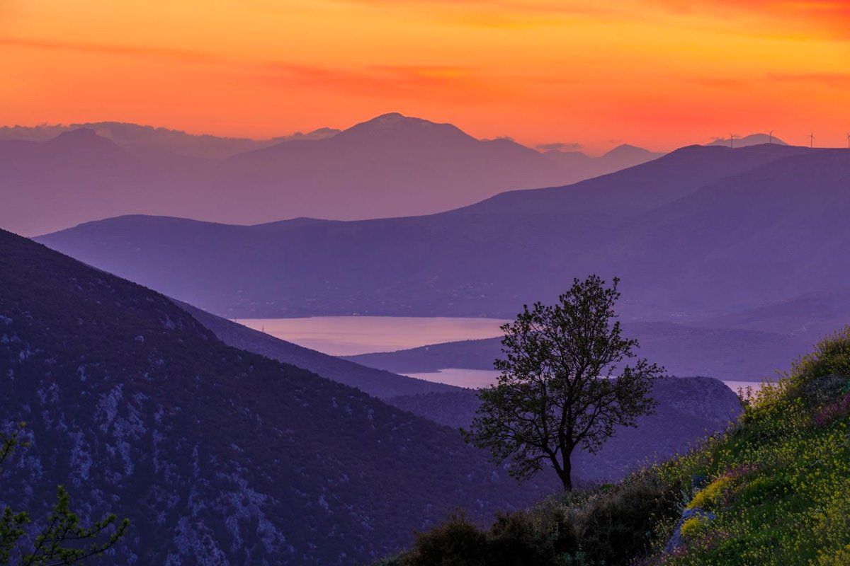 sunset+on+Delphi+Greece+Voyage+à+moto+Hellenoc+Rides.jpg