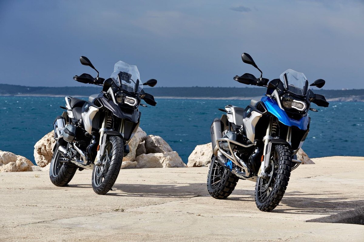 Road trip en Grèce ou en Crète : moto perso ou moto de location ?