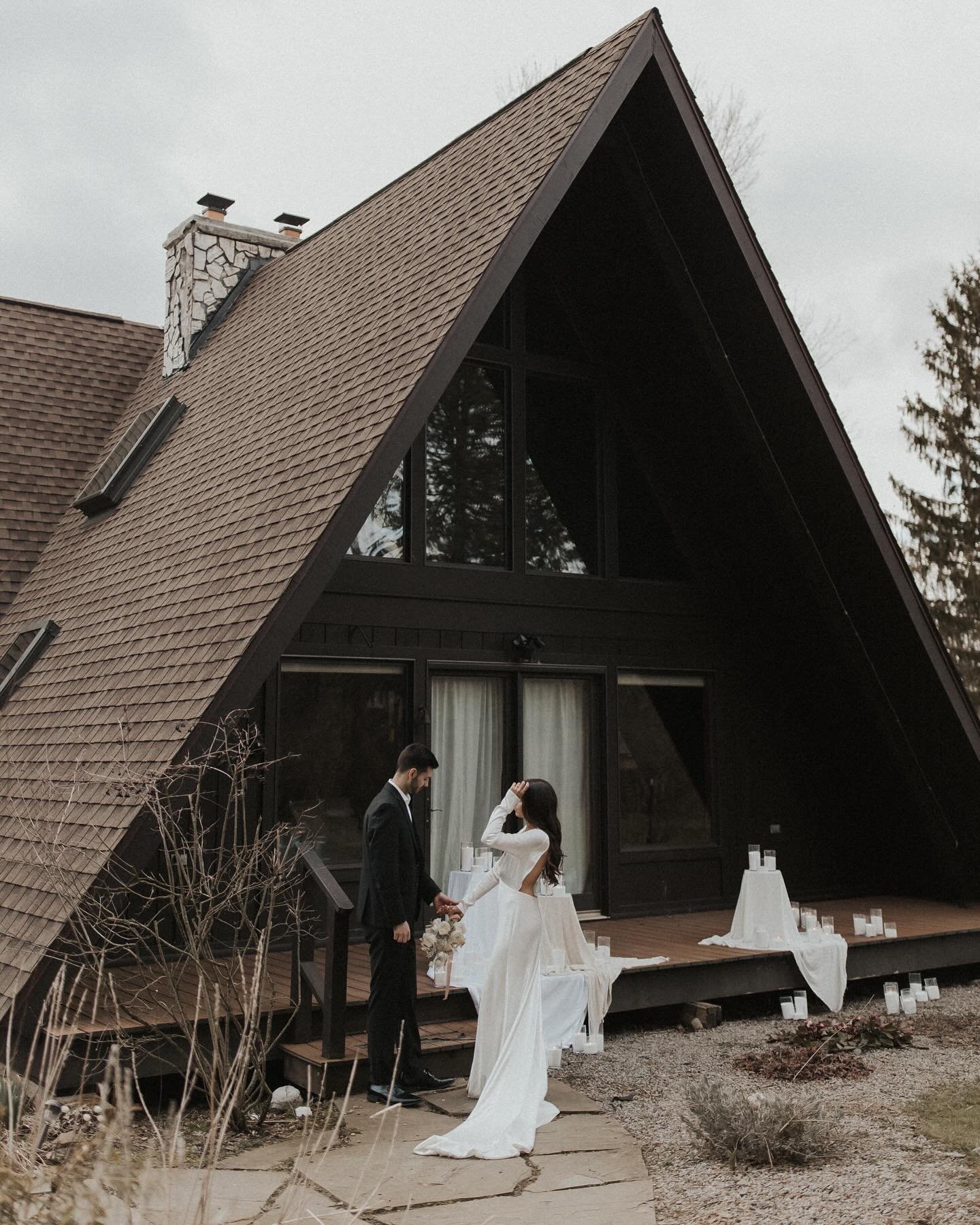 give me an a-frame cabin + a bride and groom and I&rsquo;m a happy camper 🫶🏼