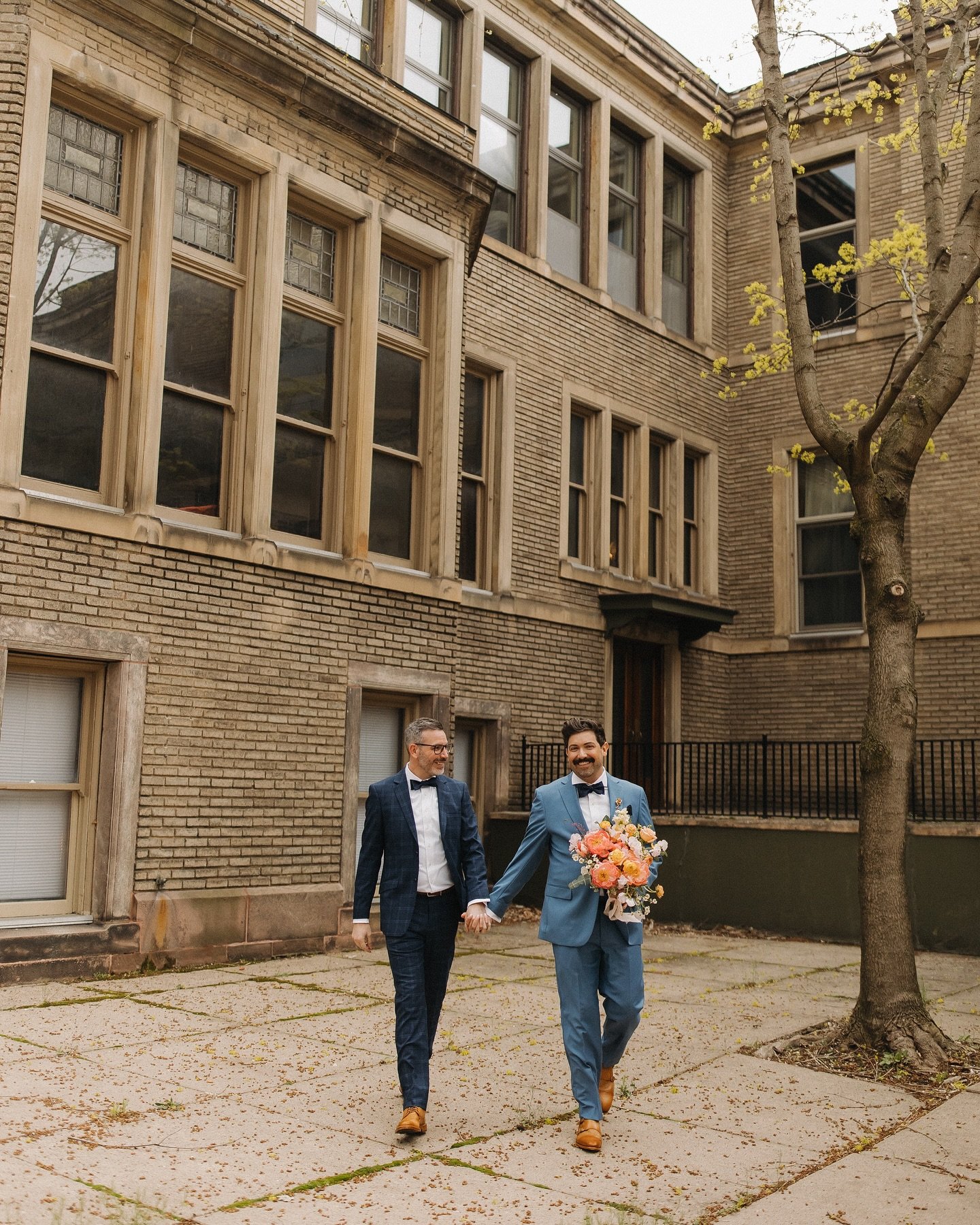 Jason&rsquo;s wedding, featuring Brandon 🌸
This was an unforgettable day at @thehighlinerochester! The vibrant pops of color from the stunning floral arrangements created by @moonrisefloraldesign brought their love story to life, complementing every