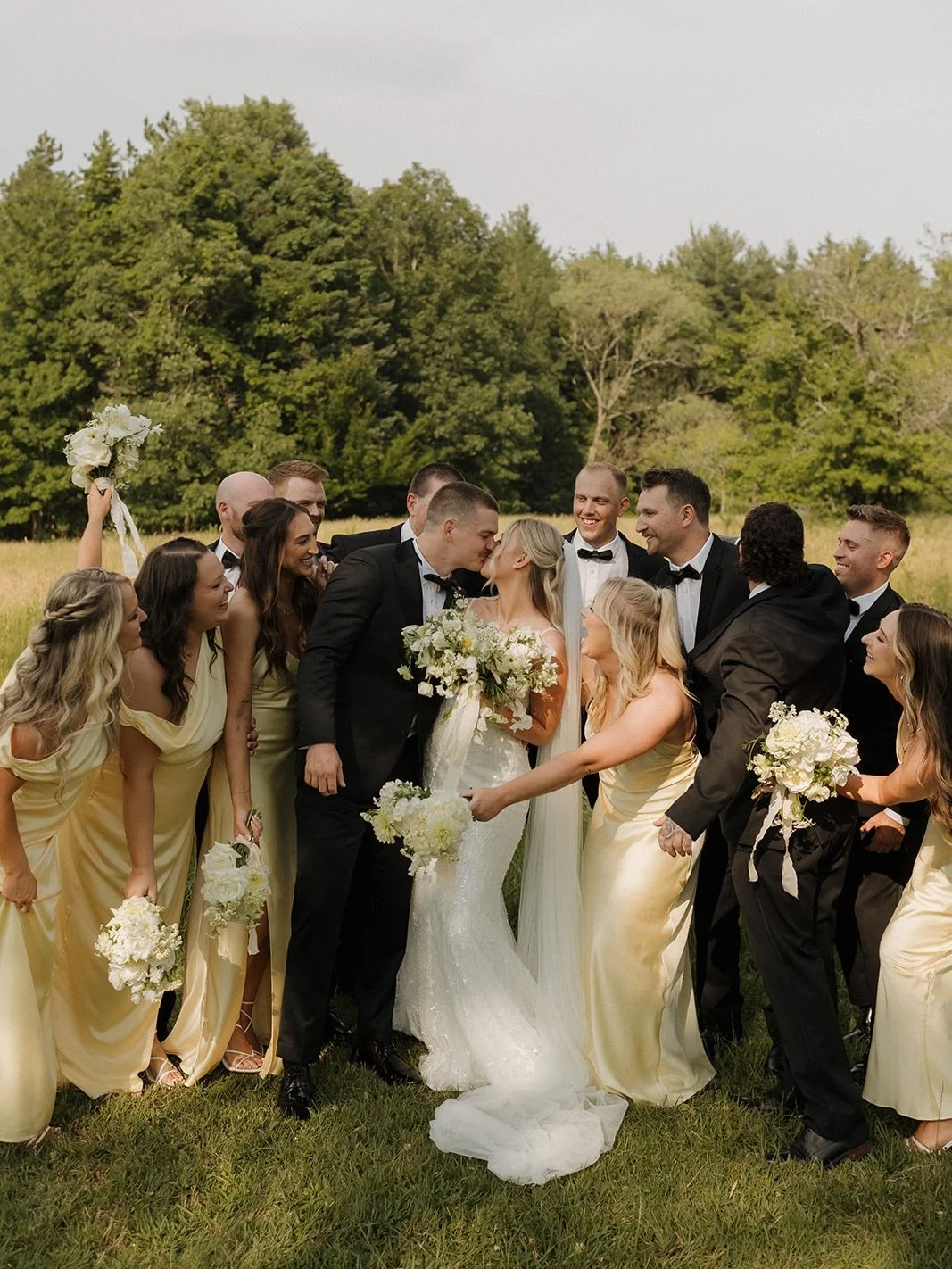 missing spring and wedding season a wholeeeee lot so here&rsquo;s a throwback to one of my favorite weddings 🌿🌾🌼🕊️