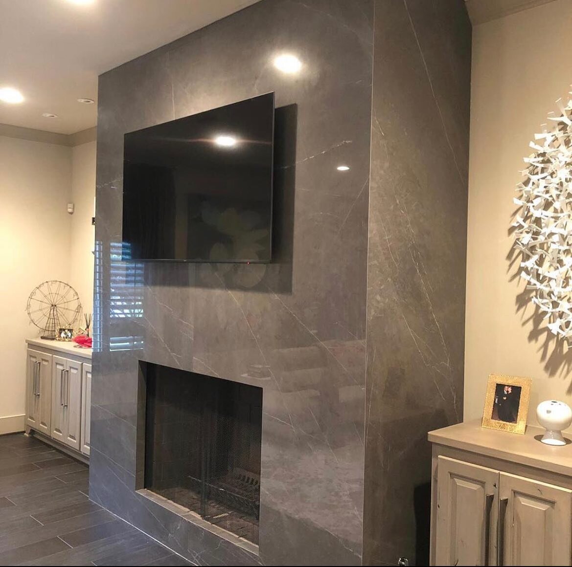 Seamless and elegant! The design options with porcelain panels are endless. Due to its exceptional heat resistance and light weight, porcelain panels make a perfect #fireplace surrounding. 
#fireplacewall #interiordesign #porcelainslabs