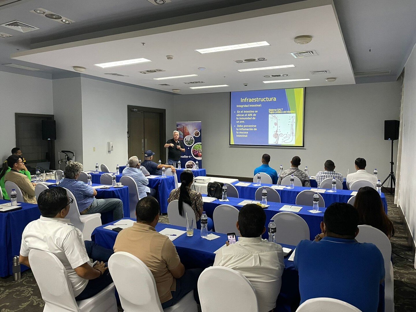 Esta semana tambi&eacute;n realizamos un taller de bioseguridad en planteles av&iacute;colas en coordinaci&oacute;n con el Consejo de Estados Unidos de Exportaci&oacute;n de la Soya (#USSEC). Para esta actividad se cont&oacute; con el Dr. Pablo Campi