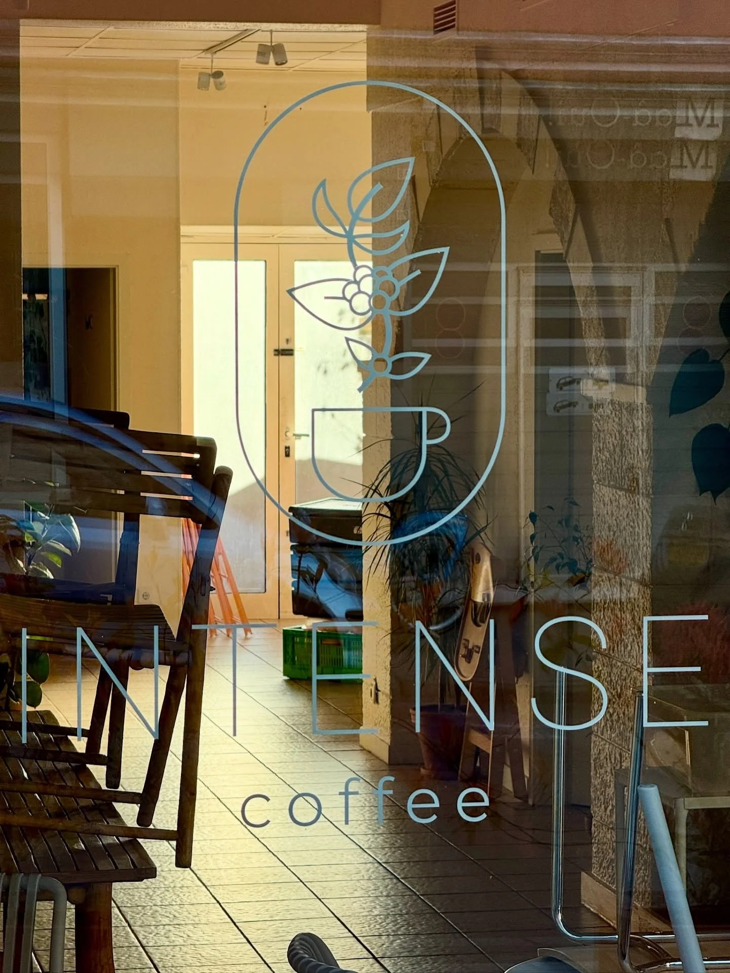 Heads up, peepzzz❗️👀
&bull;
This Friday, 25 of July we&rsquo;re clocking out a bit earlier &mdash; doors close at 4:00pm in both our shops. 
&bull;
Pass by before then for your daily dose of caffeine and good vibes! ☕️☀️
&bull;
Much love,
&bull;
The