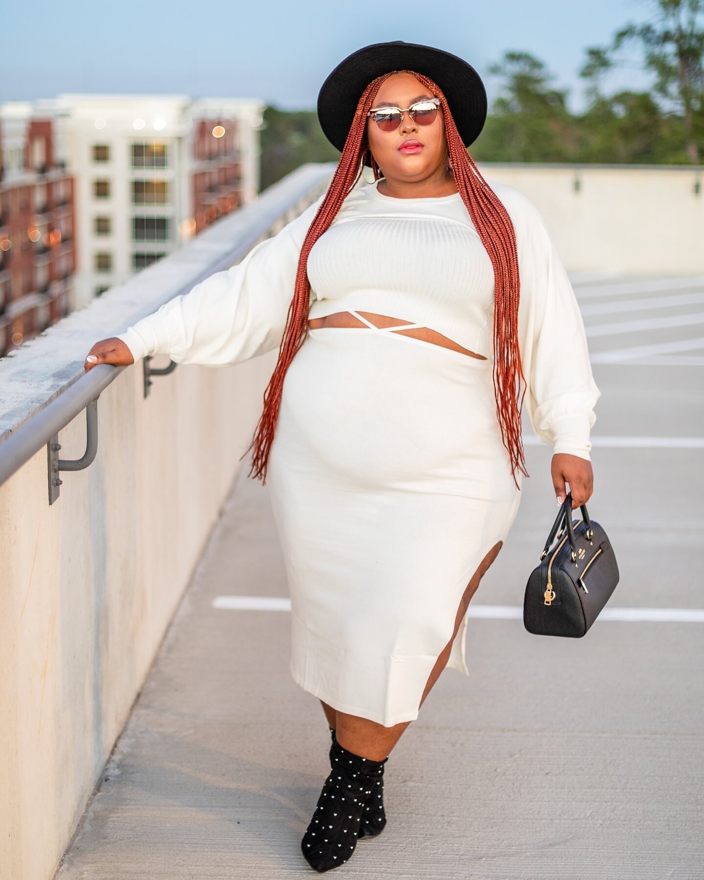 Great things on the horizon✨

Loving on me.
Working my plan.
Trusting my intuition.

(Great)full. ✨

📷: @pierreaware ❤️&zwj;🔥
#selflovejourney #confidence #bodypositive #plussizefashion #lifestyle #houston