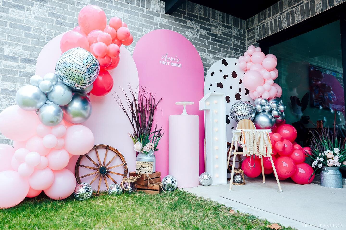 Let&rsquo;s Rodeo. From bridal shower to baby shower and now first birthday. @zclairegold Thank you for letting us be part of your beautiful baby girls special day 💕

Decor @evangelinedesigns 
Photography @jrmhphotos 
Pink bounce house @letsbouncepa