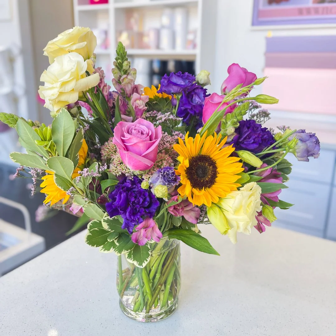 Bright blooms for every occasion

Embrace the beauty of fall with vibrant flowers that add warmth to any gathering! 🍂 . What occasion are you celebrating this season?

Share your floral favorites with us in the comments and let's spread the autumn j