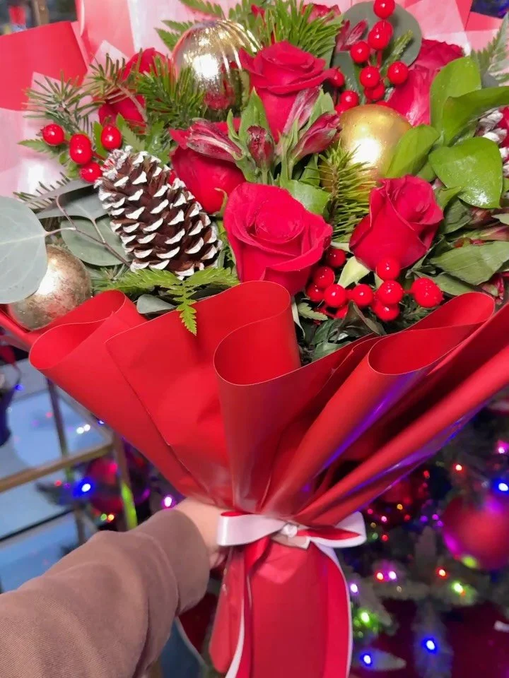 Give cheer, give joy, give flowers this holiday season! 🎄
A wrapped bouquet is the perfect way to show up with something beautiful and cheerful instantly brightening the holidays.✨💐
&bull;
&bull;
&bull;
&bull;
&bull;
&bull;
&bull;
&bull;
&bull;
&bu