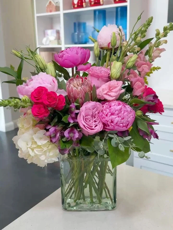 New year, new beginnings, and beautiful blooms 🌷 Start the year surrounded by flowers that bring joy, color, and good energy into every space
.
.
.
#ShopLocal
#FlowerShop
#FreshFlowers
#OrderFlowers
#FloristLife