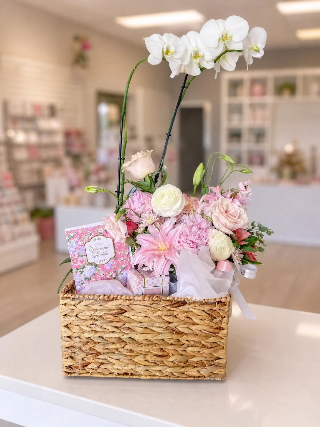 ✨ MOTHER&rsquo;S DAY GIVEAWAY ✨

We&rsquo;re giving away a beautiful floral gift basket to celebrate the amazing moms in our lives 🤍🌸

How to enter:
&bull; Must be following us @evangelineflorals 
&bull; Like &amp; share this post
&bull; Tag 3 of t