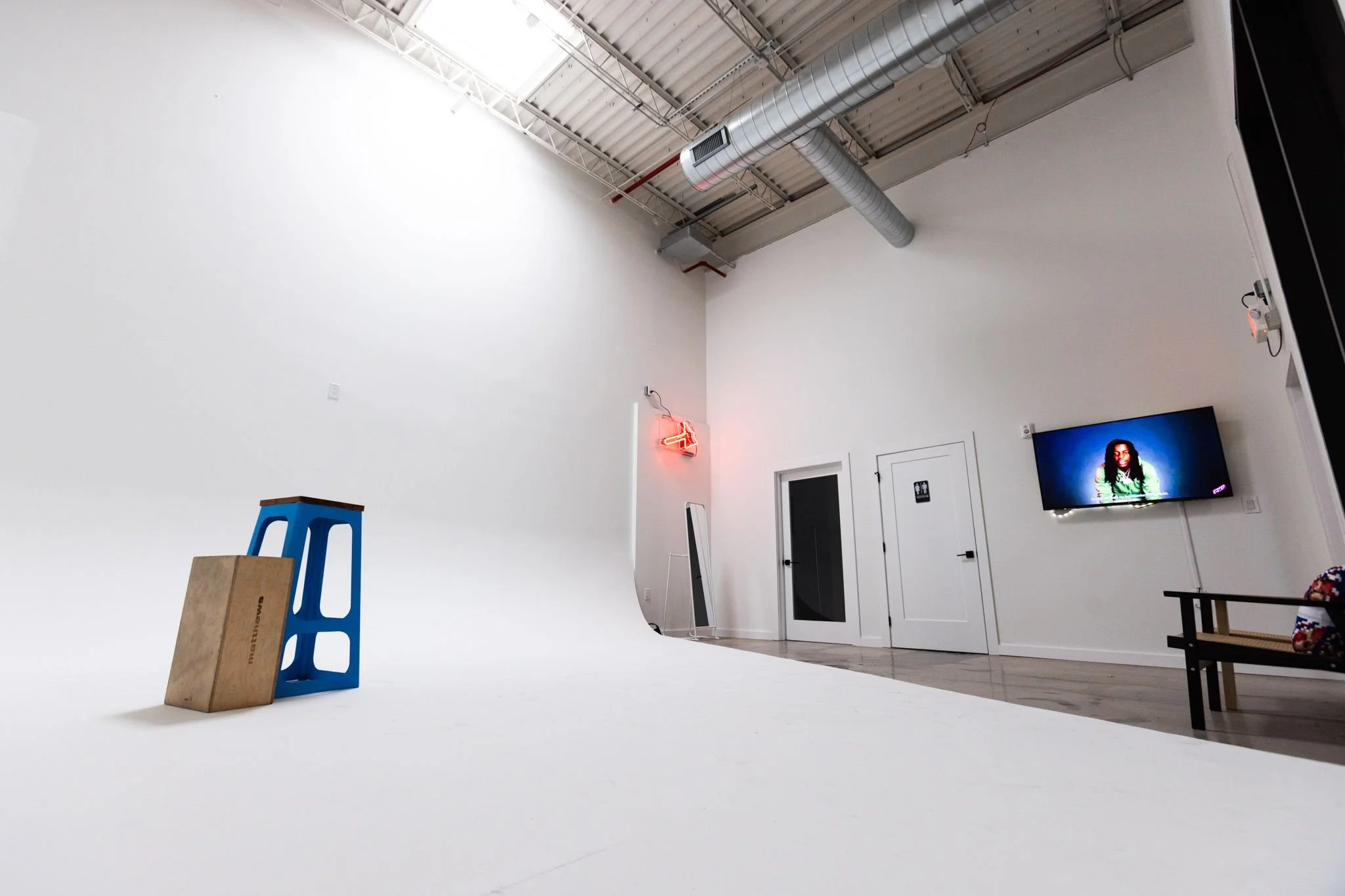 CYC WALL STUDIO SPACE RENTAL