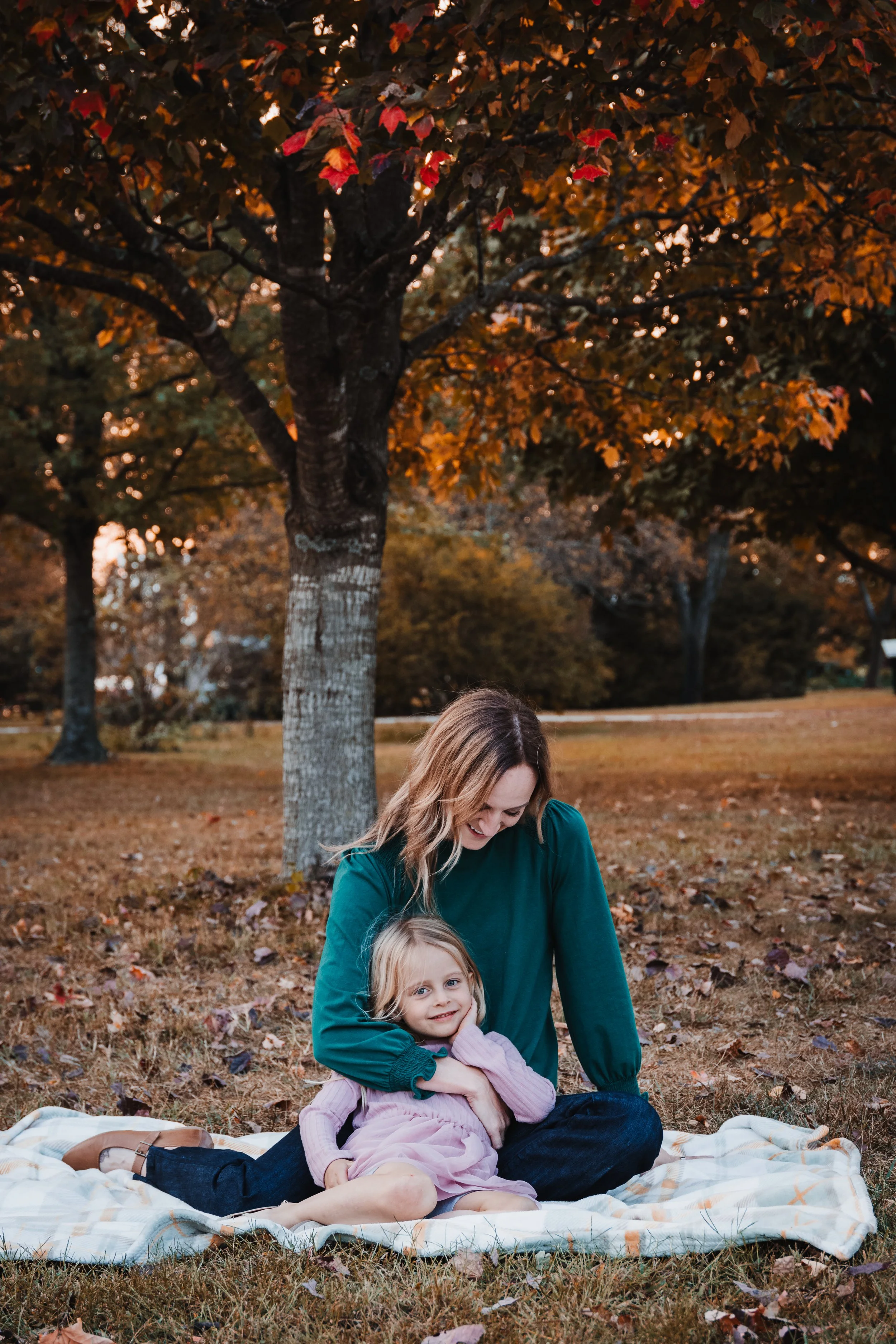 The Best Place for Family Photos in Springfield Missouri: Nathanael Greene Park.