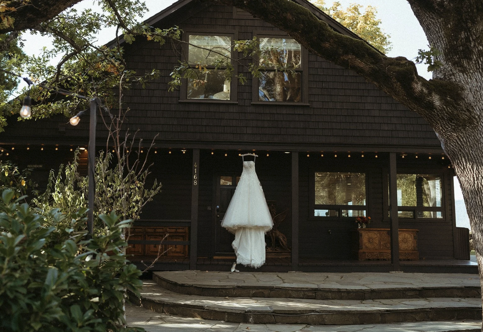 An Autumnal Wedding at The Griffin House in Hood River, Oregon