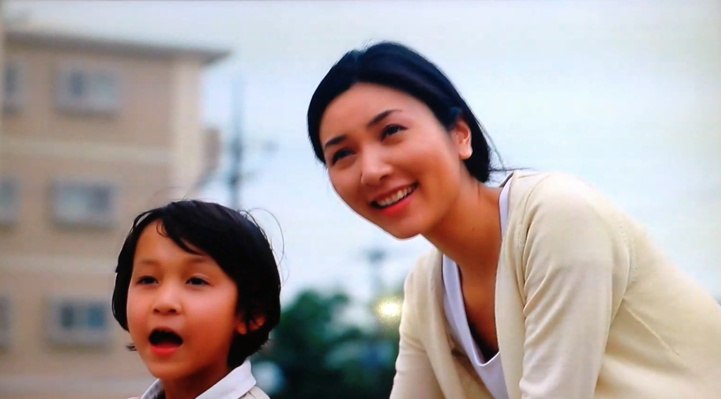 Mayu Arimitsu playing mother