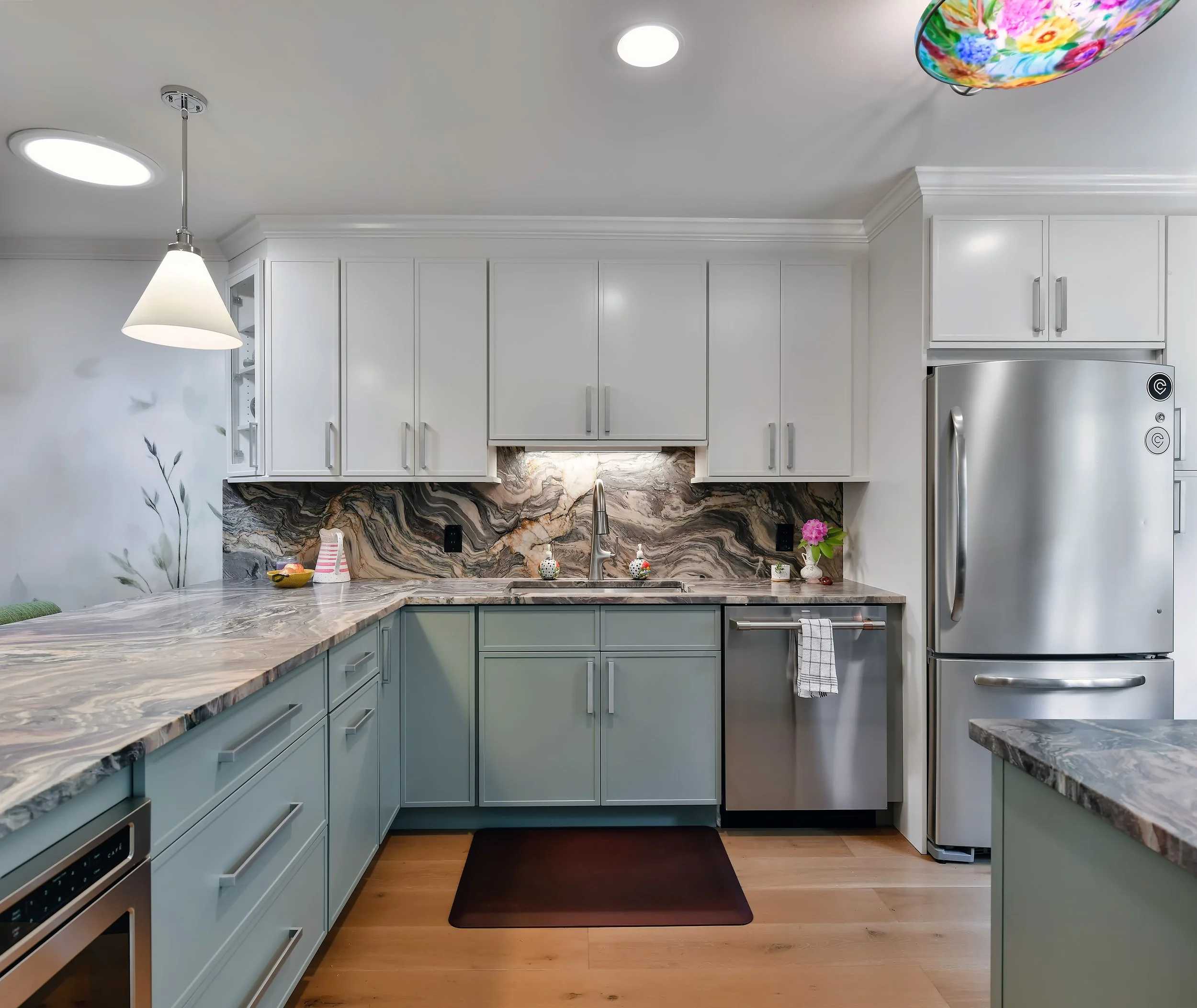 amityville-kitchen-renovation-quartzite-backsplash-two-tone-cabinets.jpg