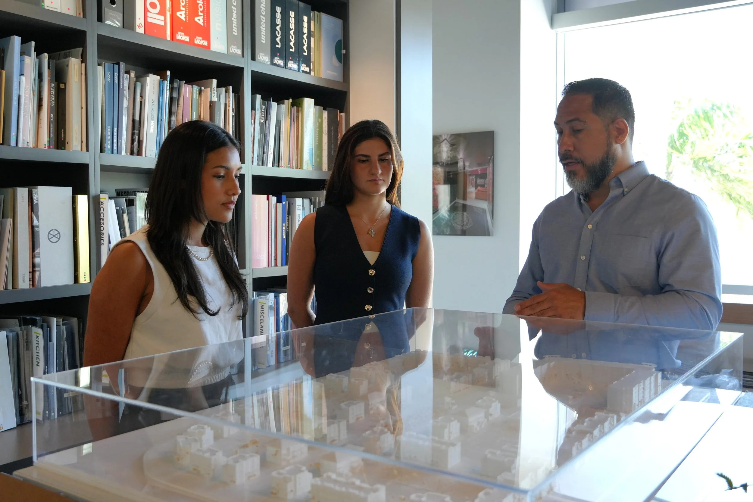 AD&V intern in a team meeting.