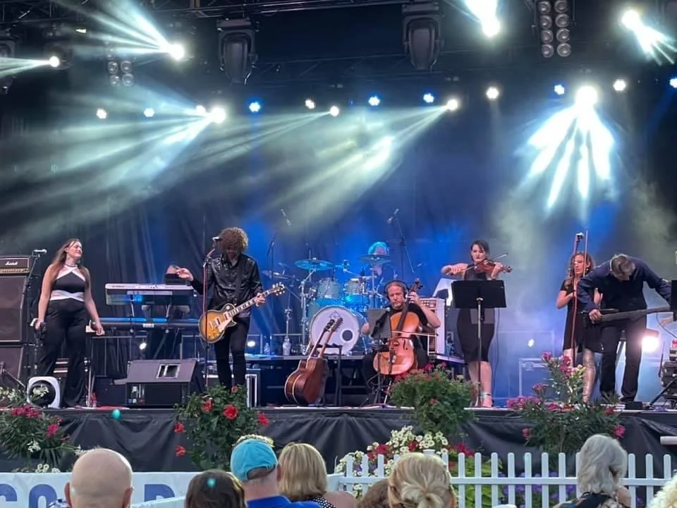 Relive the Glories of the Electric Light Orchestra or Discover Them with Mr. Blue Sky
