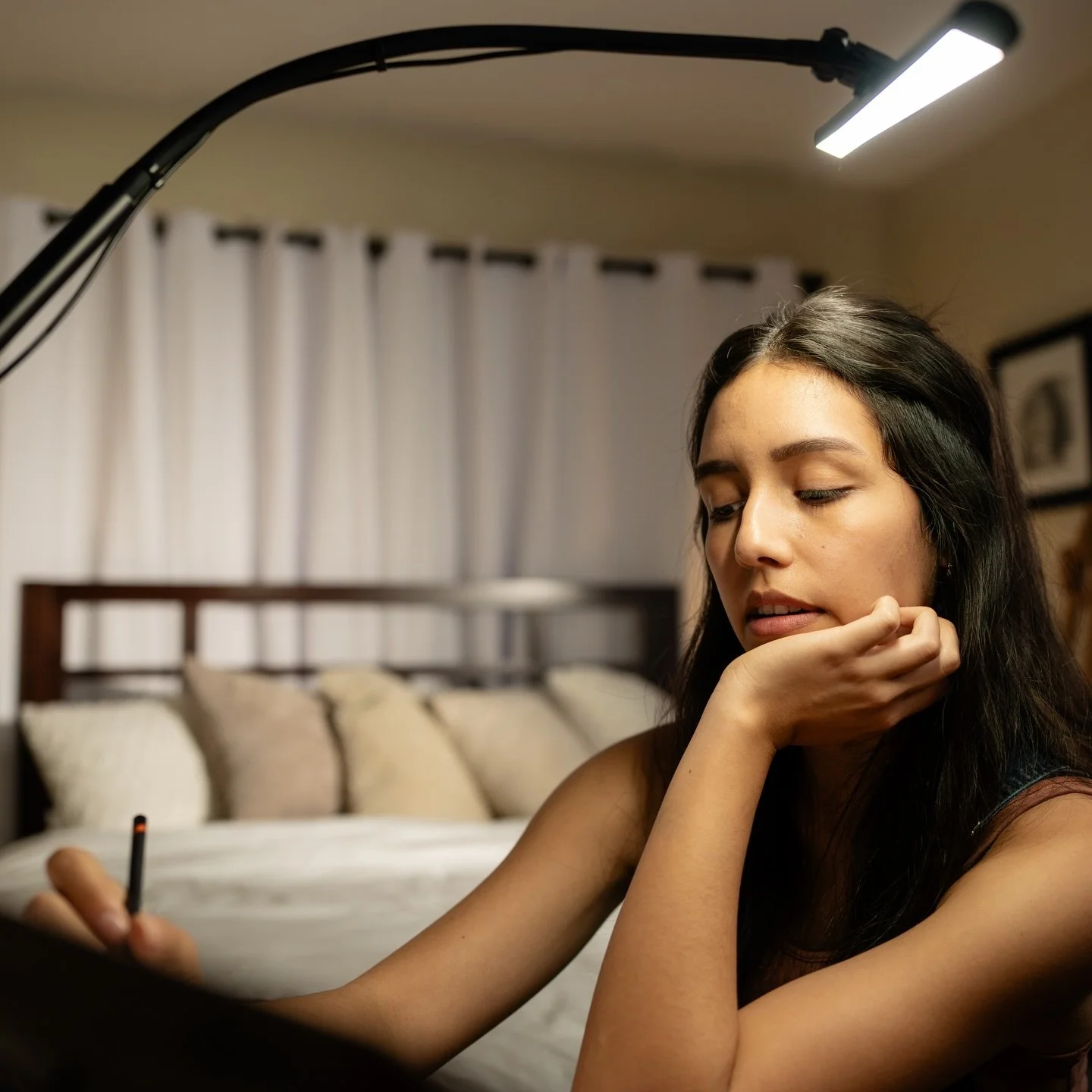 Monochromatic Behind the Scenes: Daydream drawing with Kirsten. Photo by @victor_jsts