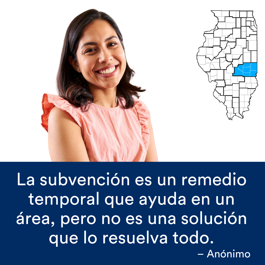 Una profesional con una camisa rosa sonríe a la cámara. Una cita de la historia se encuentra al final. El mapa de Illinois con una región resaltada en azul está a la derecha.